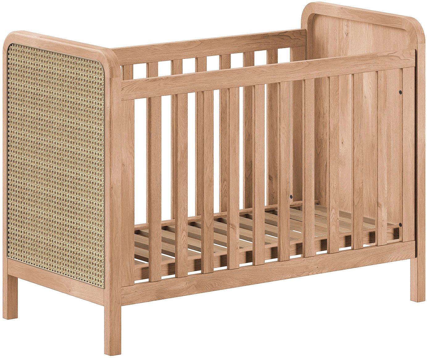 Vipack Babybett Woods in klassiver Optik, wahlweise mit Rattan- oder Bouclé Optik, Eichenholz mit natürlichem Rattan oder Bouclé an Kopf- und Fußteil