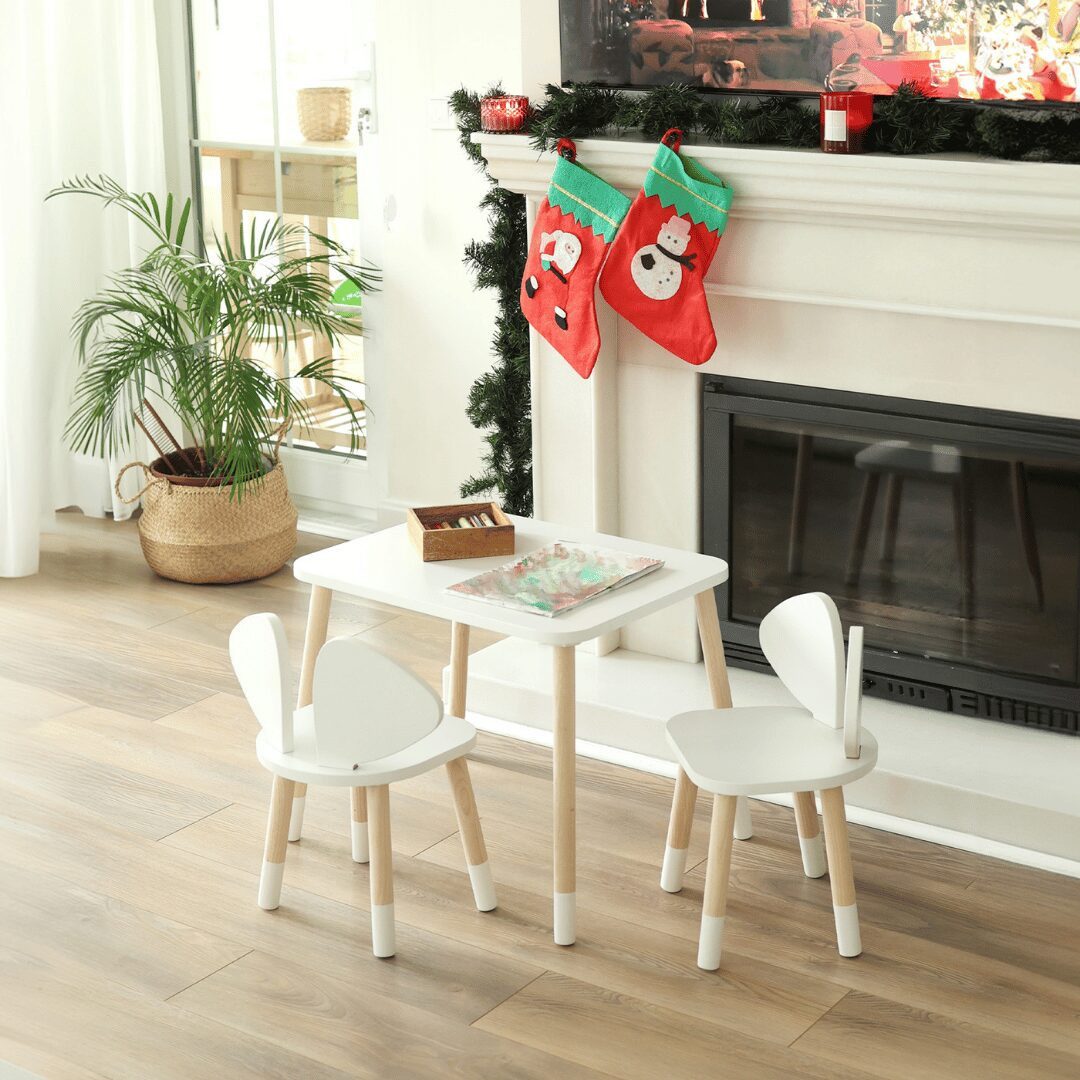 COZYCOLLECTIONS Kindersitzgruppe Kindertisch-Set mit Tiermotiv-Stühlen aus Naturholz, (Kindertisch-Set, 3-tlg., 3-teilig (1 Tisch + 2 Stühle), Montessori-Design: fördert Selbstständigkeit, Ordnung & Kreativität