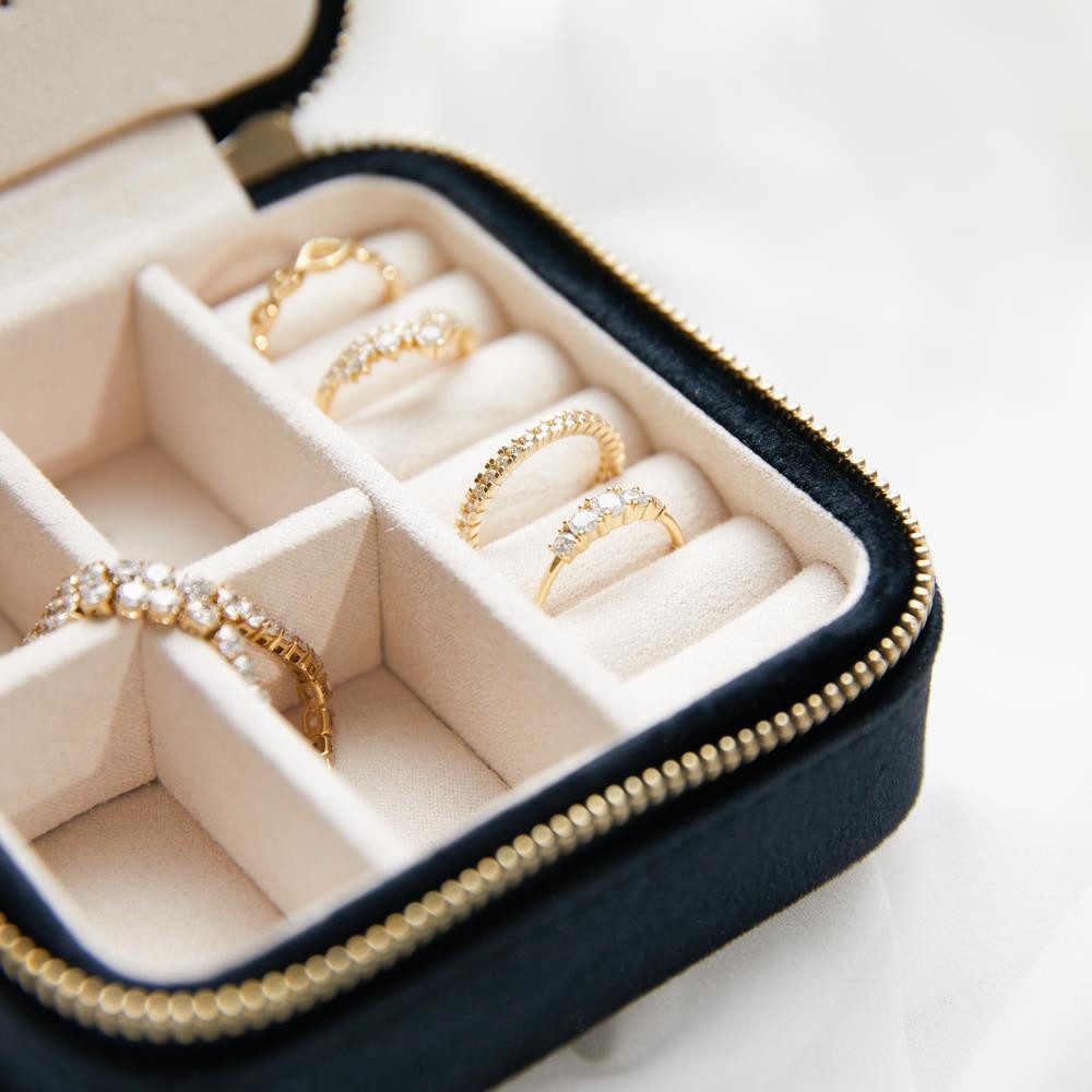 JEWLIX Schmuckkasten Aus schwarzem Samt in Reisegröße 10x10cm GET0047 günstig online kaufen