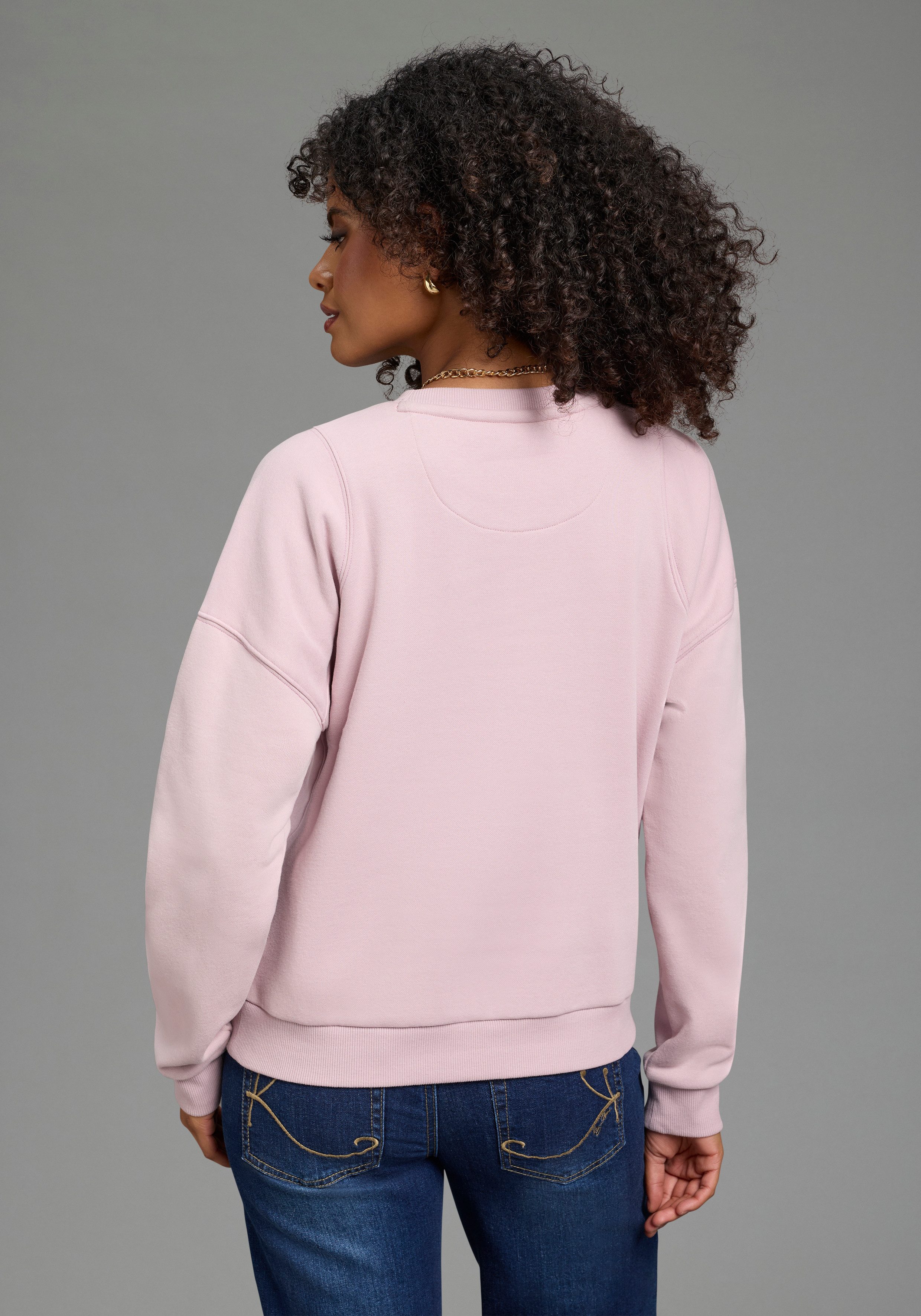 KangaROOS Sweatshirt mit Druck als Applikation, weite Passform, hüftlange Schnittform. € 39,99, (€ 39,99 pro 1 Stk).
