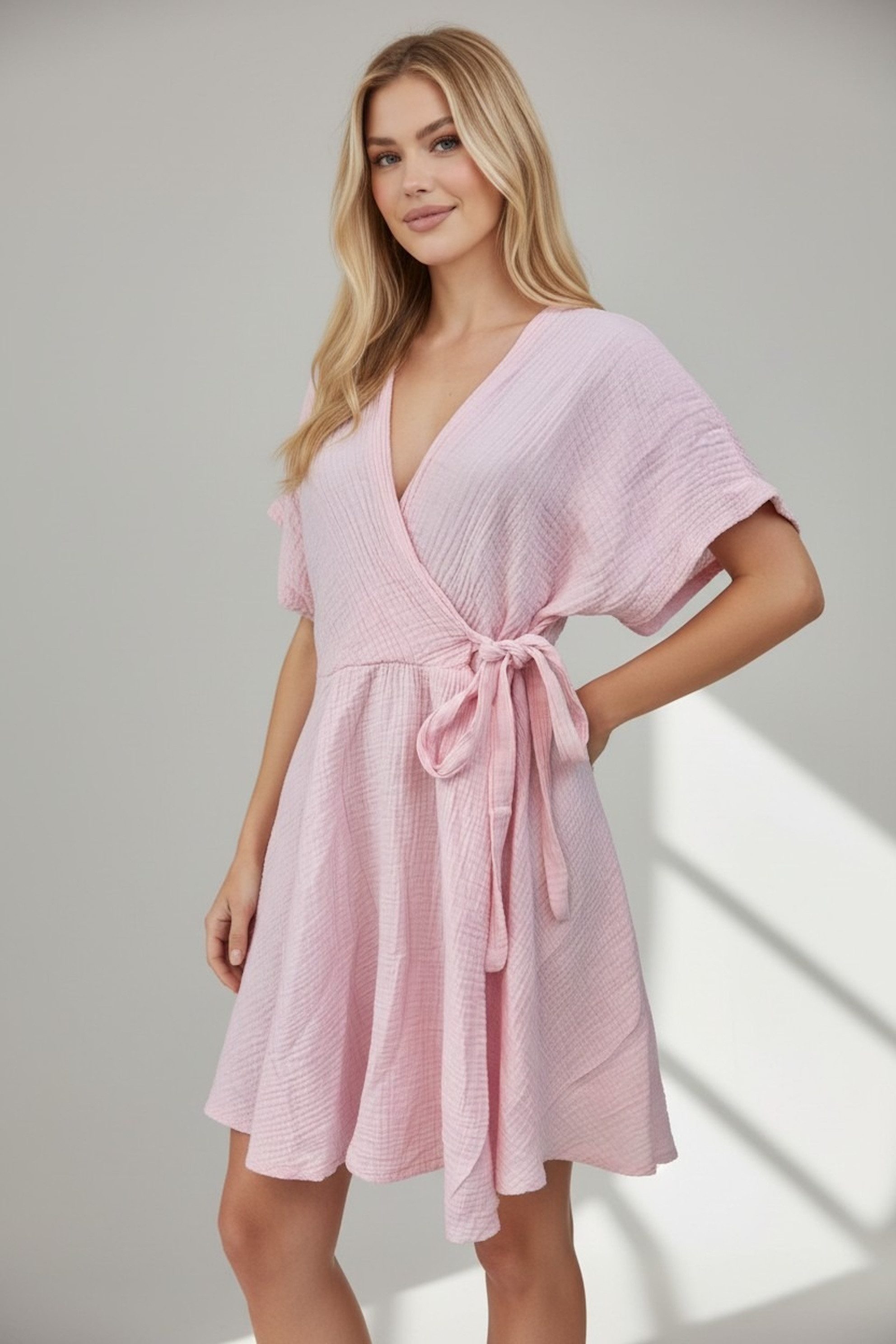 Worldclassca Sommerkleid Worldclassca Musselin Wickelkleid Kleid Strandkleid Gürtel Beach Dress Neue Kollektion - Stilvolle und gemütliche Sommer Mode für Damen