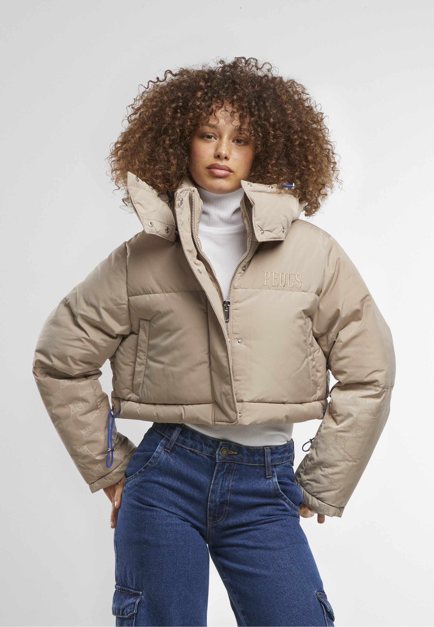 PEQUS Winterjacke PEQUS PEQUS Aether Cropped Puffer Jacket (1-St)