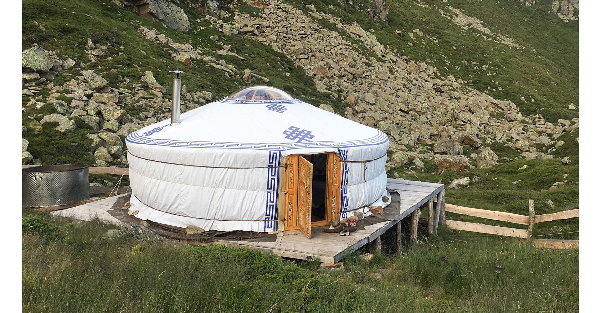 Jochen Schweizer Erlebnisgutschein Übernachtung in einer Jurte Osco für 2 (1 Nacht), Jurte im Tessin Natur pur