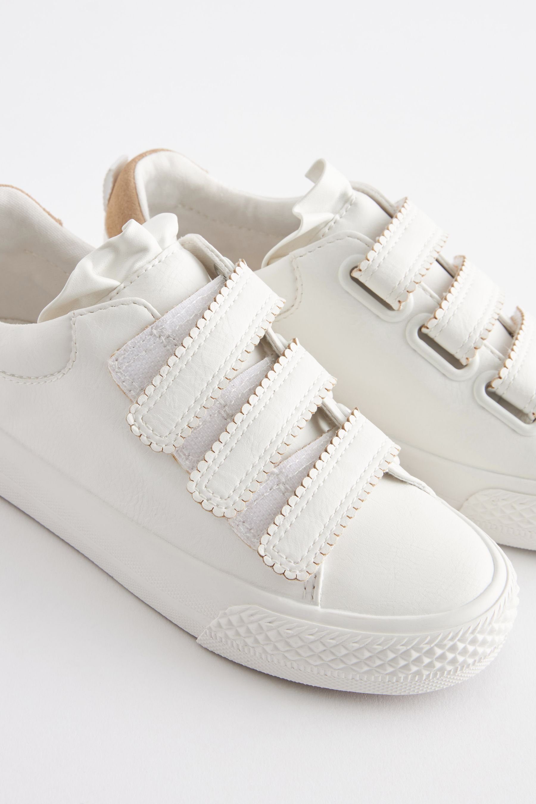 Next Sneaker mit Klettverschluss Sneaker Detail Scallop (1-tlg) White