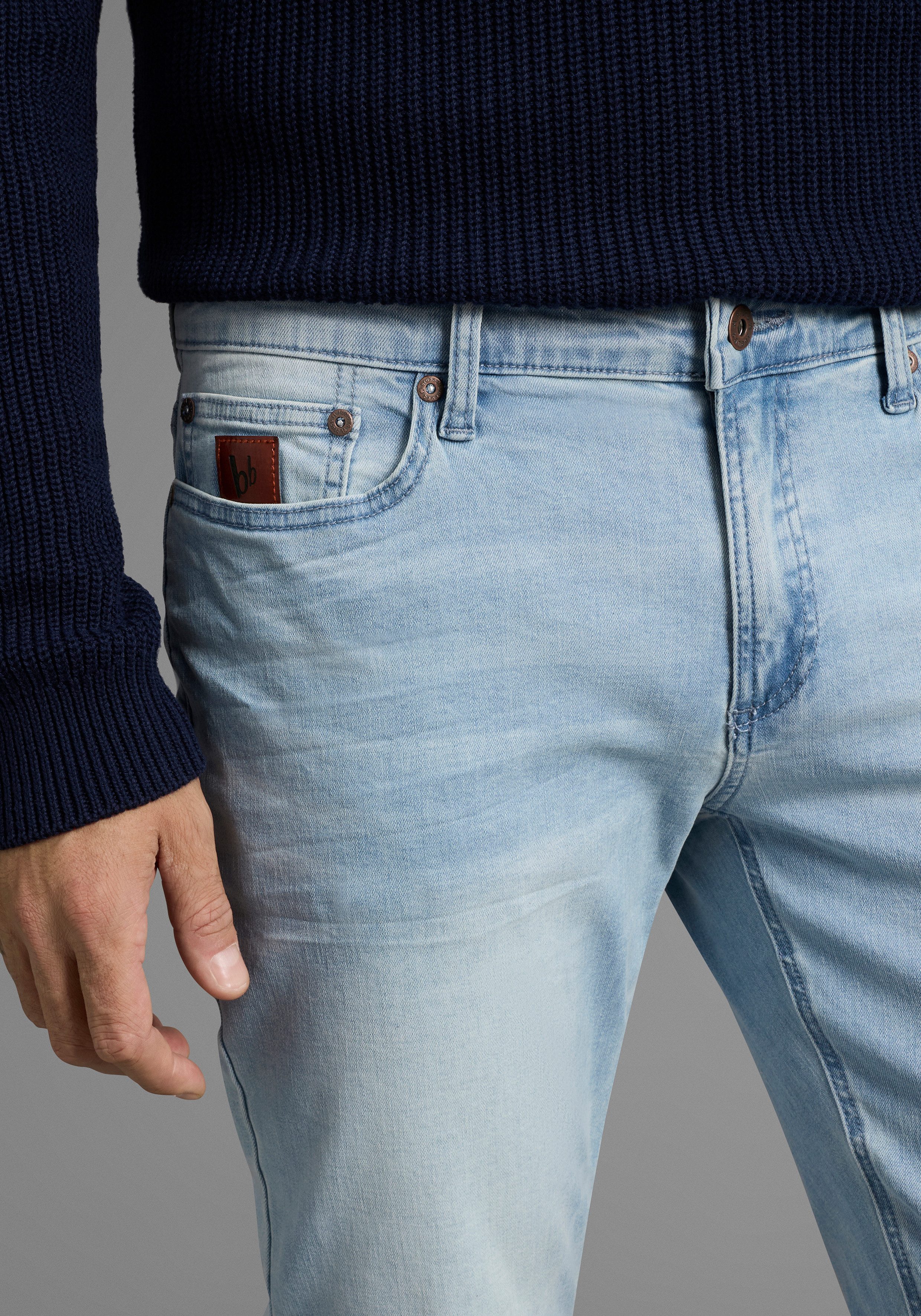 Bruno Banani Straight-Jeans Hutch gerade geschnittenes Bein, niedrige Leibhöhe, reguläre Passform – Bild 3 von 5