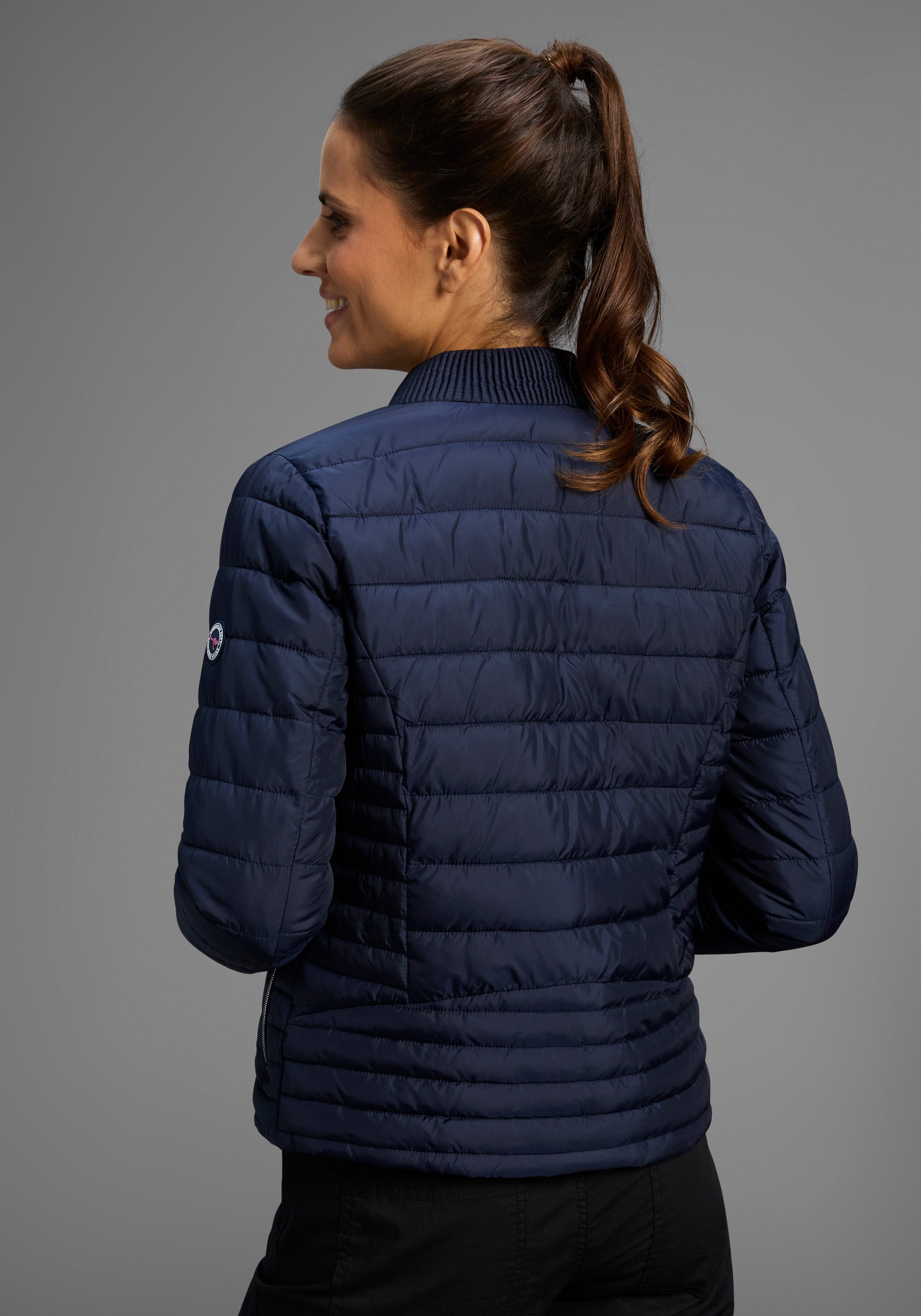 KangaROOS Steppjacke Übergangsjacke, figurbetonter Schnitt, hüftlange Passform