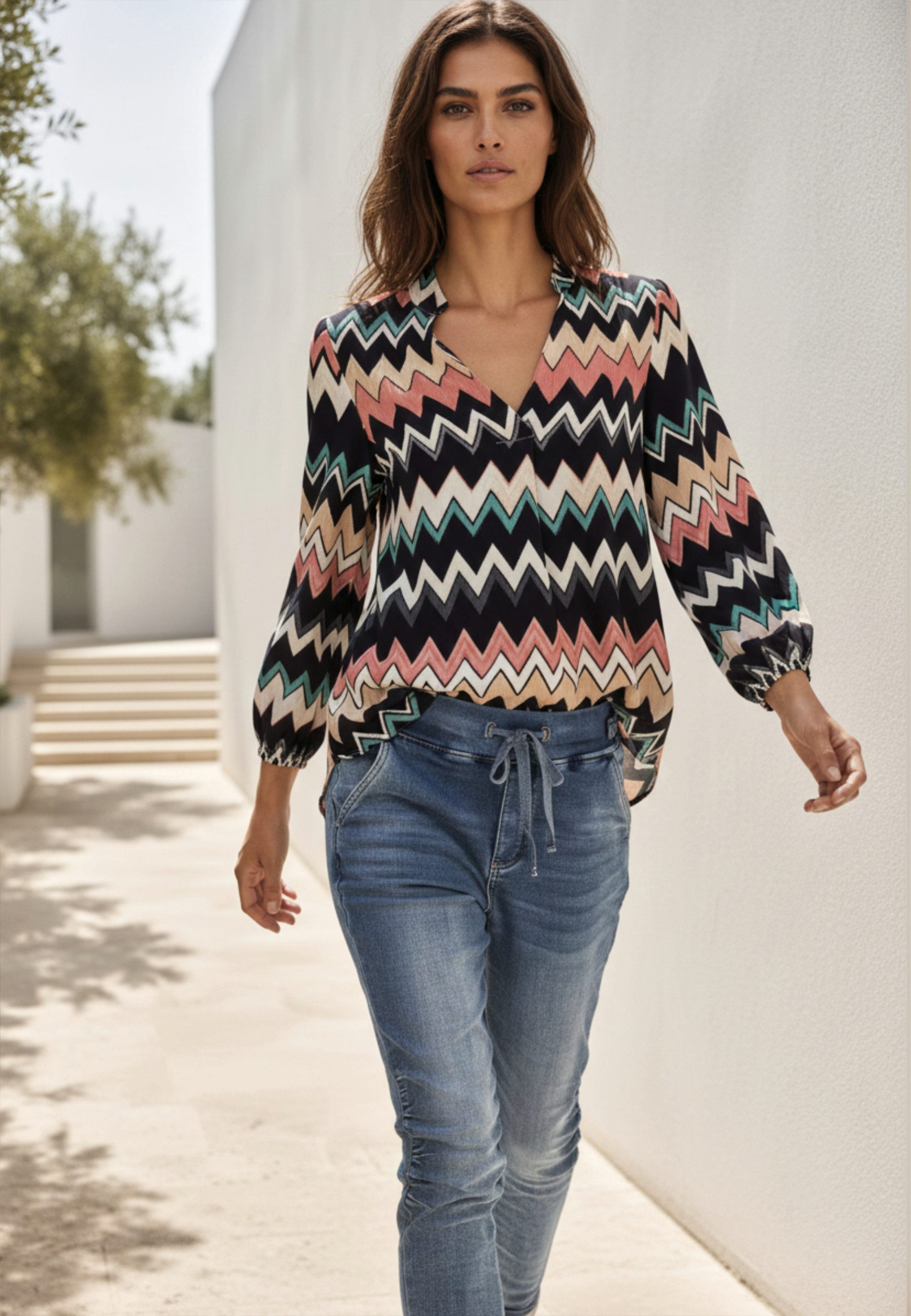 Andijamo-Fashion Schlupfbluse MODERN WAVE Locker fallende, gerade Silhouette, grafisches Wellenmuster