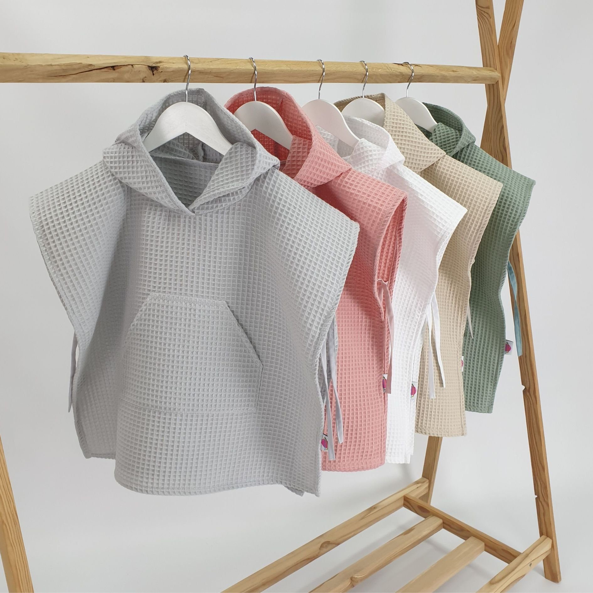 Babymajawelt Badeponcho Baby Kind Kapuzen Bade Poncho 0-1,5 Jahren -Waffel ver. Farben, Baumwolle, Kapuze, Bänder zum Binden, 100% Baumwolle, Saugfähig, Besonders Zart, Made in EU