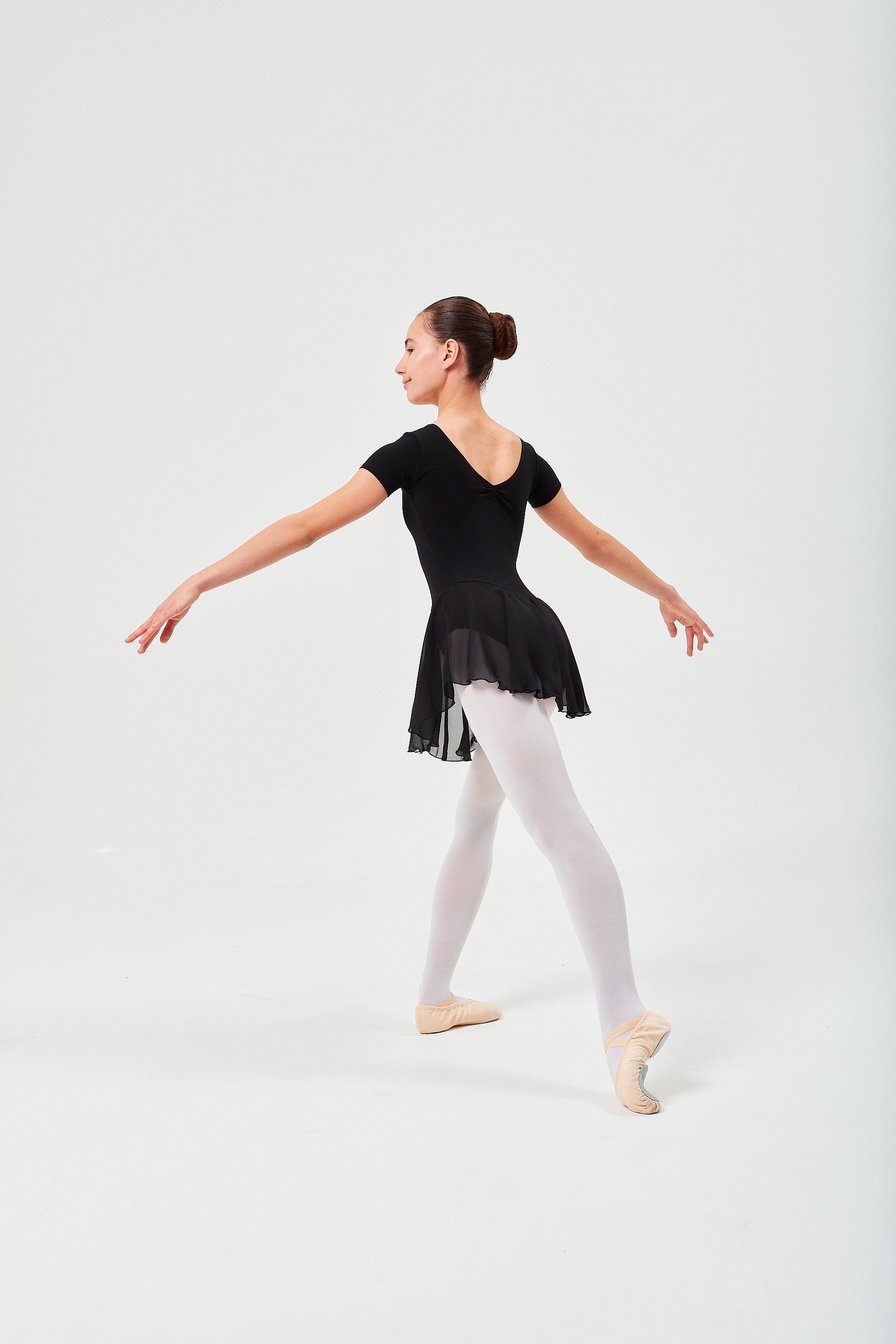 tanzmuster Chiffonkleid Ballettkleid Betty mit Glitzersteinen Mädchen Ballettbody mit Chiffon Röckchen – Bild 4 von 5