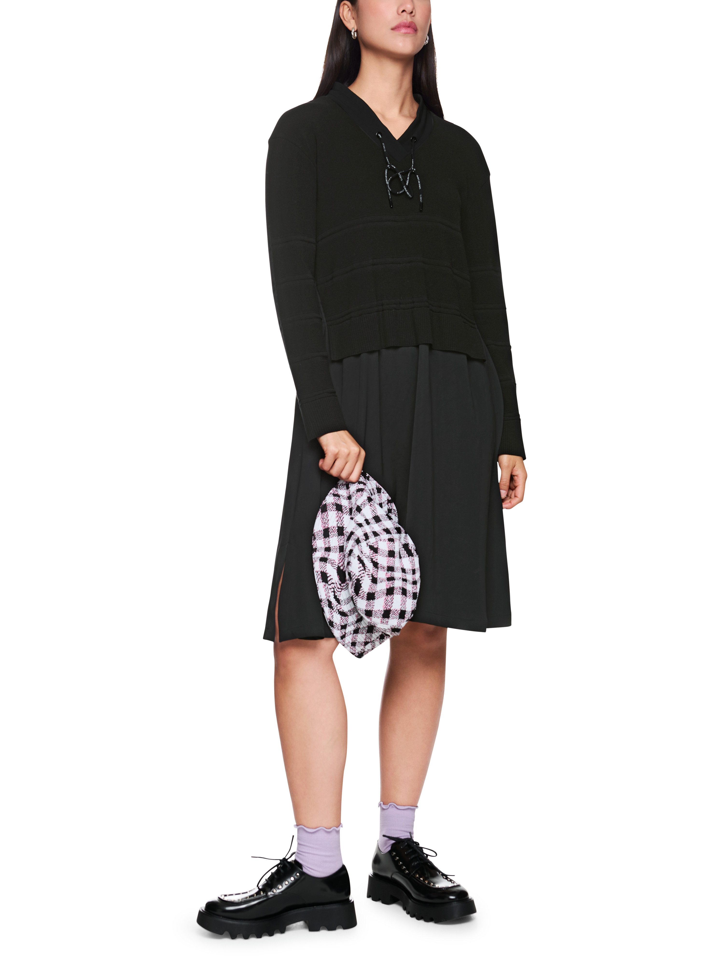 Marc Cain Midikleid Check it Up Premium Damenmode sportiv, mit Kordelzug, V-Ausschnitt, Rock mit Seitenschlitzen – Bild 4 von 5
