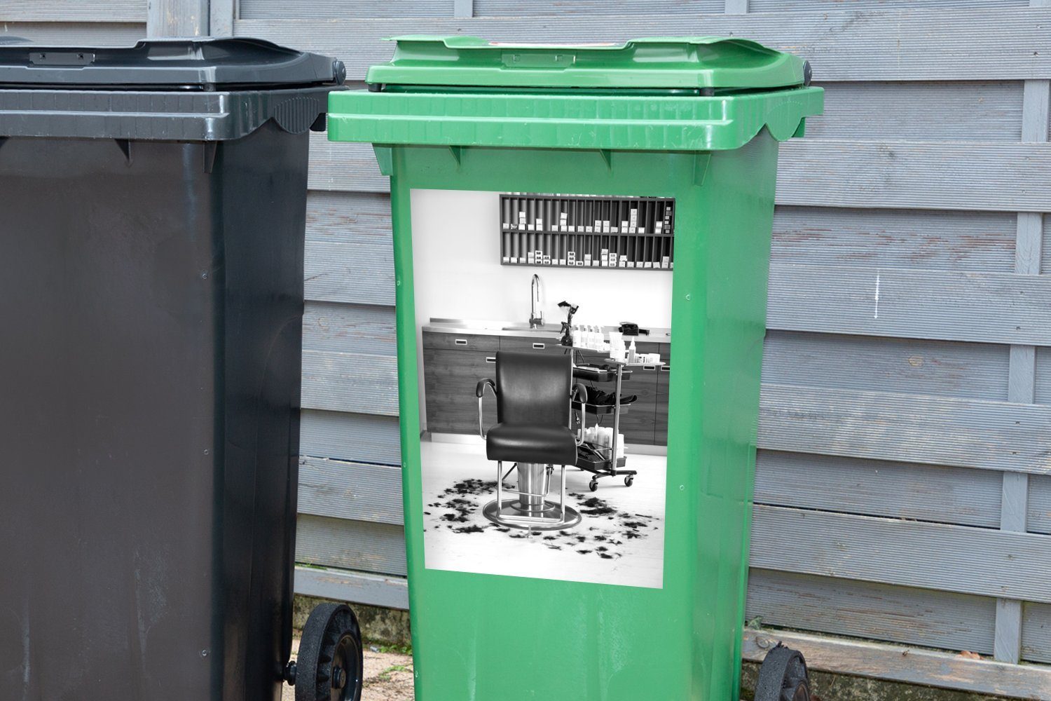 leerer St), und Friseurstuhl Container, Wandsticker Abfalbehälter abgeschnittenem MuchoWow mit Mülltonne, Sticker, Haar schwarz Mülleimer-aufkleber, (1 - weiß Ein