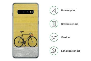 MuchoWow Handyhülle Ein Rennrad vor einem industriellen Hintergrund, Phone Case, Handyhülle Samsung Galaxy S10, Silikon, Schutzhülle