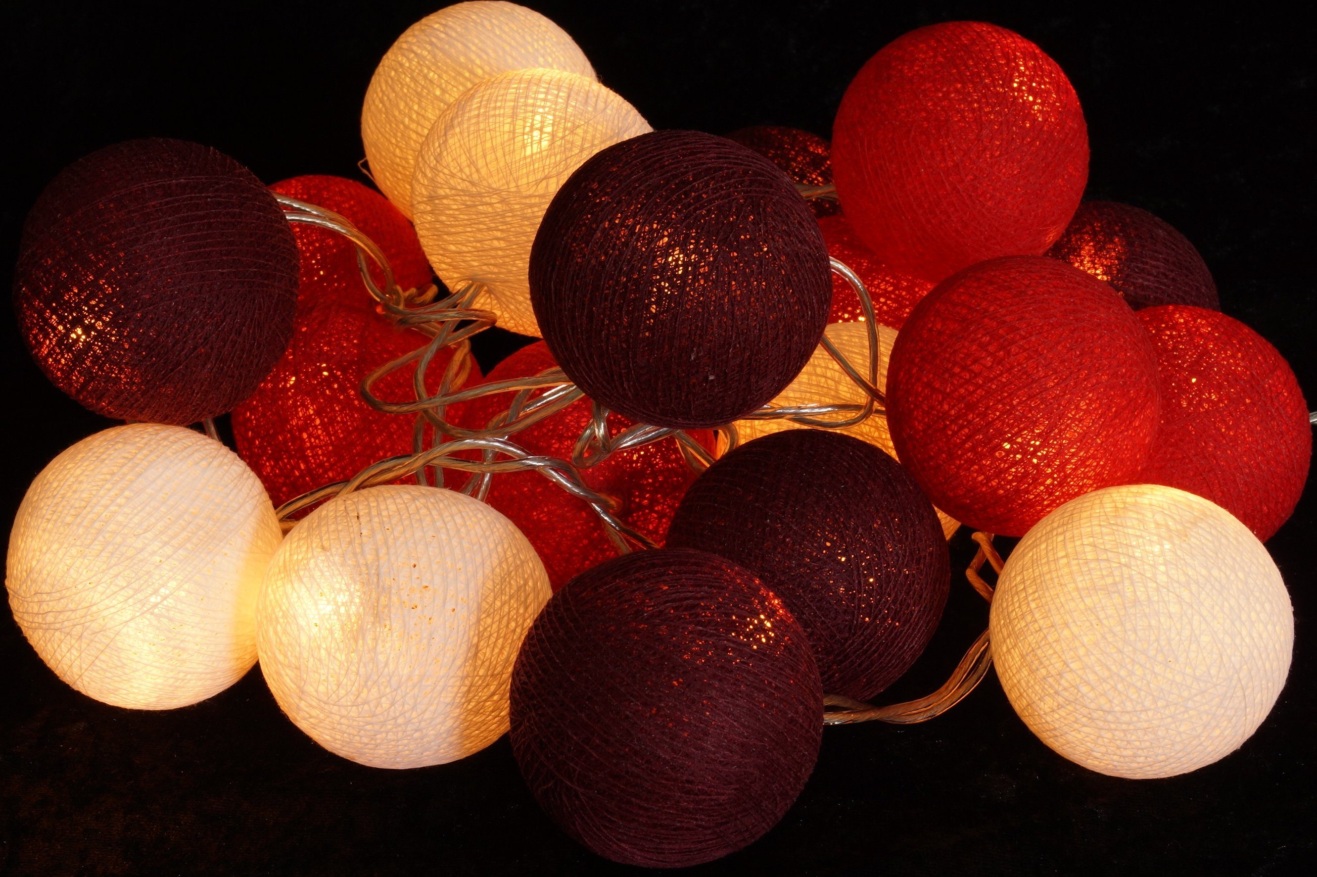 Guru-Shop LED-Lichterkette LED rot/braun Kugel Lichterkette, Ball Stoff Lampion