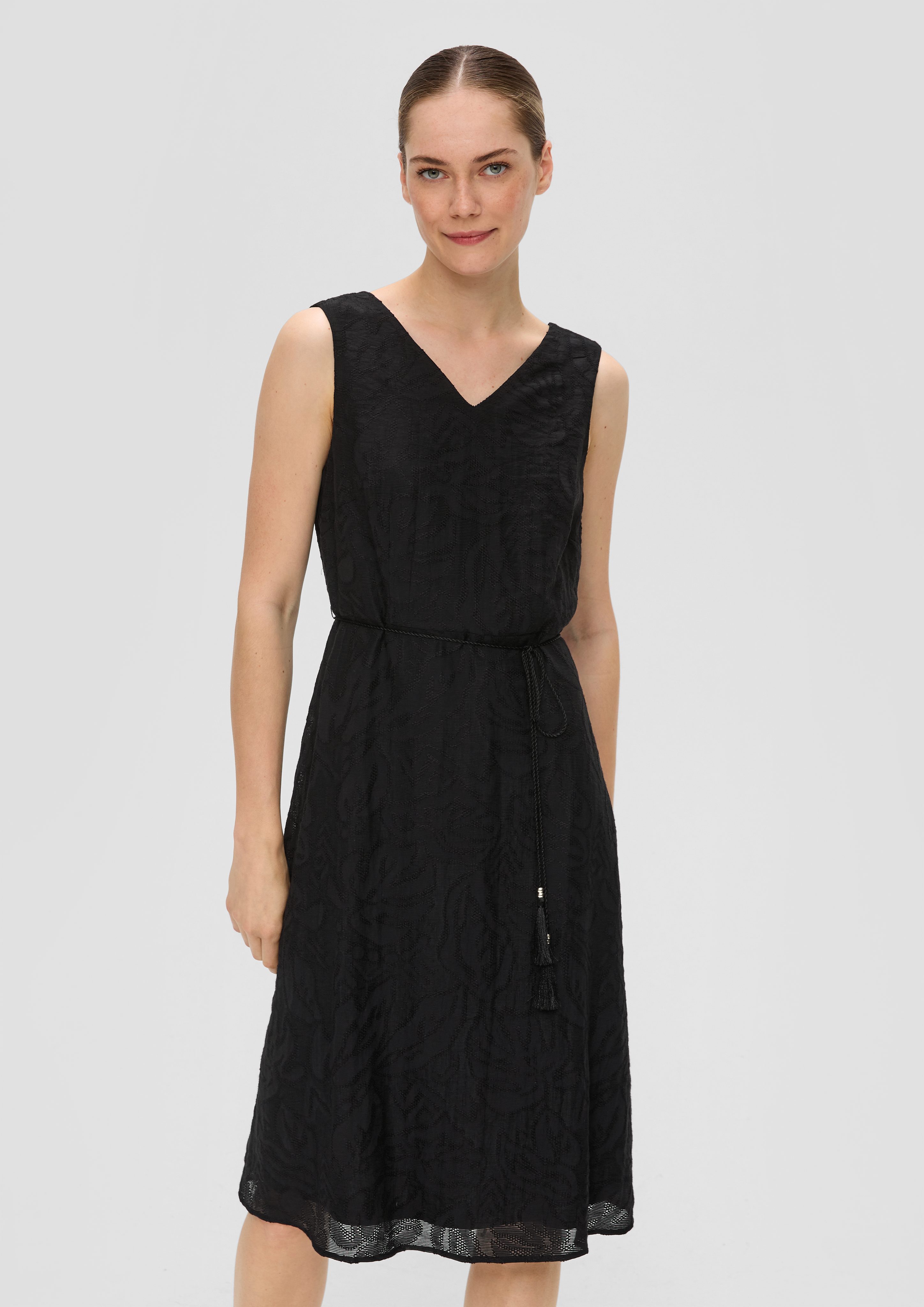 s.Oliver BLACK LABEL Minikleid Kleid mit V-Ausschnitt Quasten