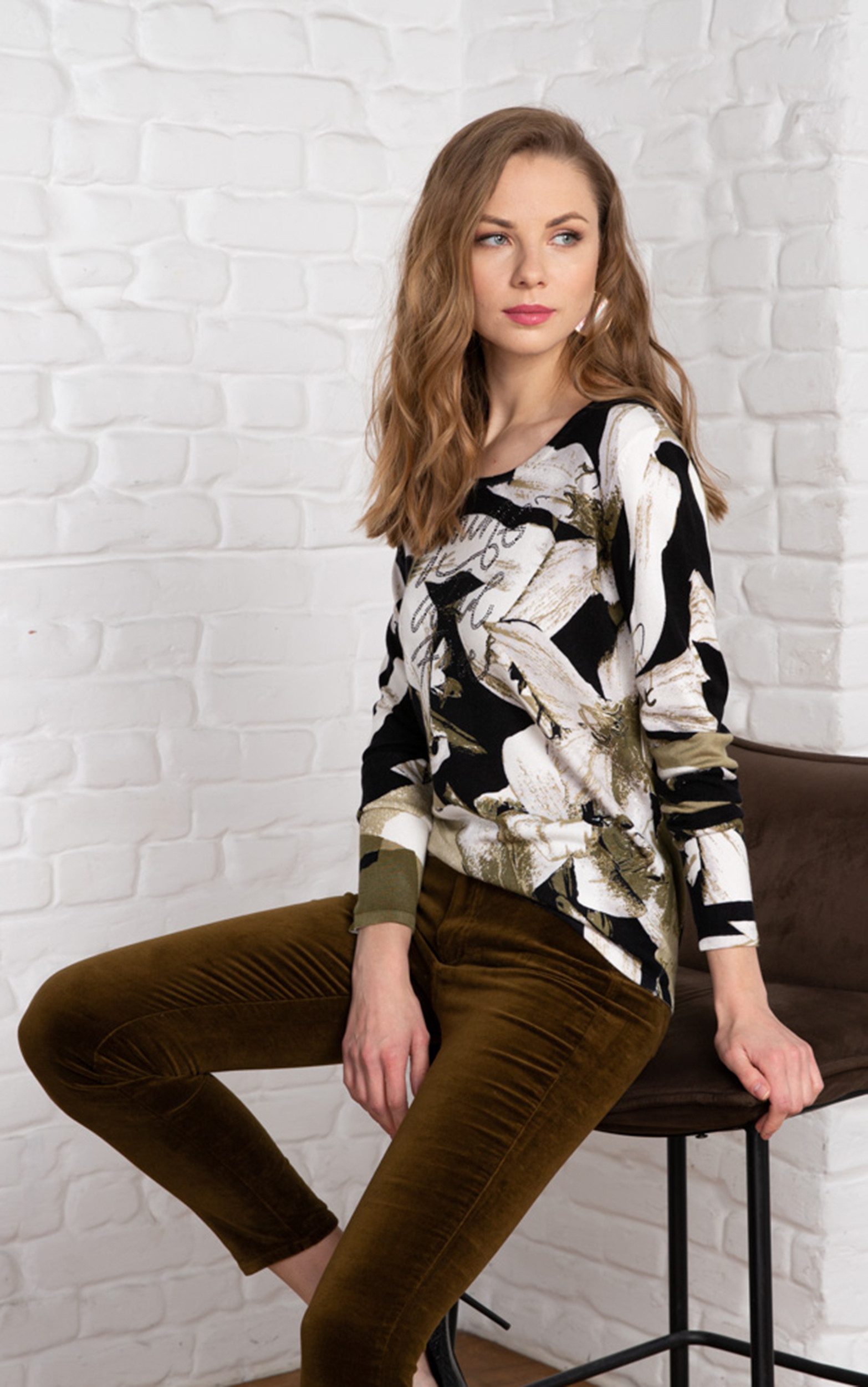 Passioni Strickpullover mit Blumenprint und Strassdetails günstig online kaufen