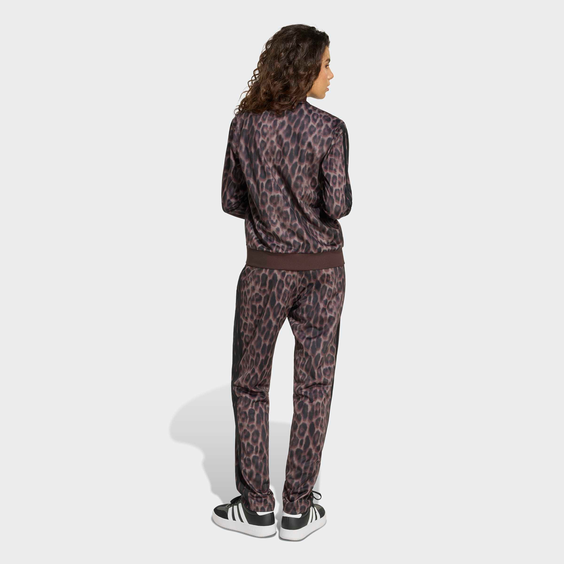 adidas Sportswear Trainingsanzug ESSENTIALS 3-STREIFEN ANIMAL AOP (2-tlg), mit durchgehendem Reißverschluss, mit Stehkragen, mit Allover-Print