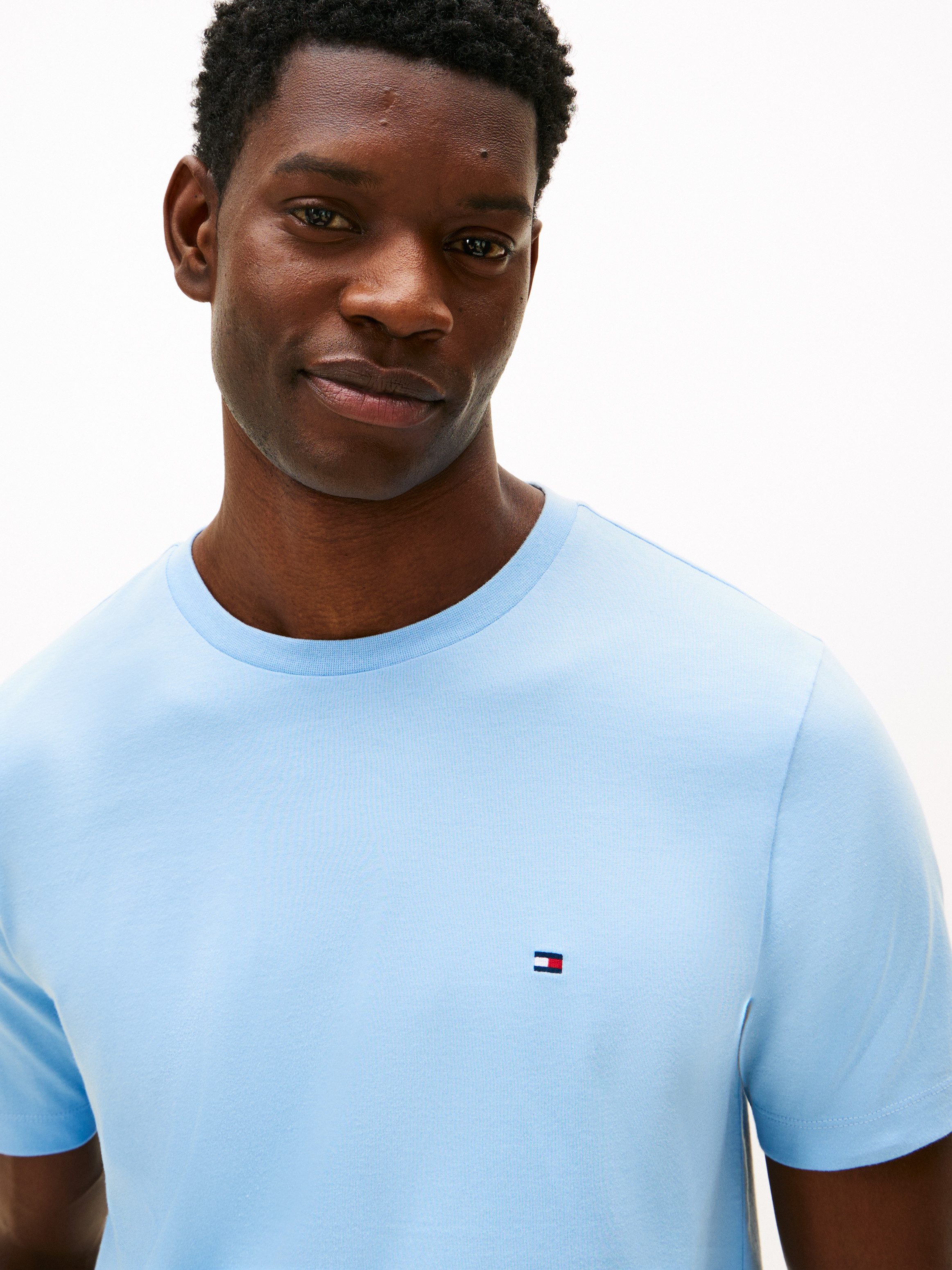 Tommy Hilfiger T-Shirt ESSENTIAL REGULAR FIT SOLID mit Stickerei unifarben, günstig online kaufen