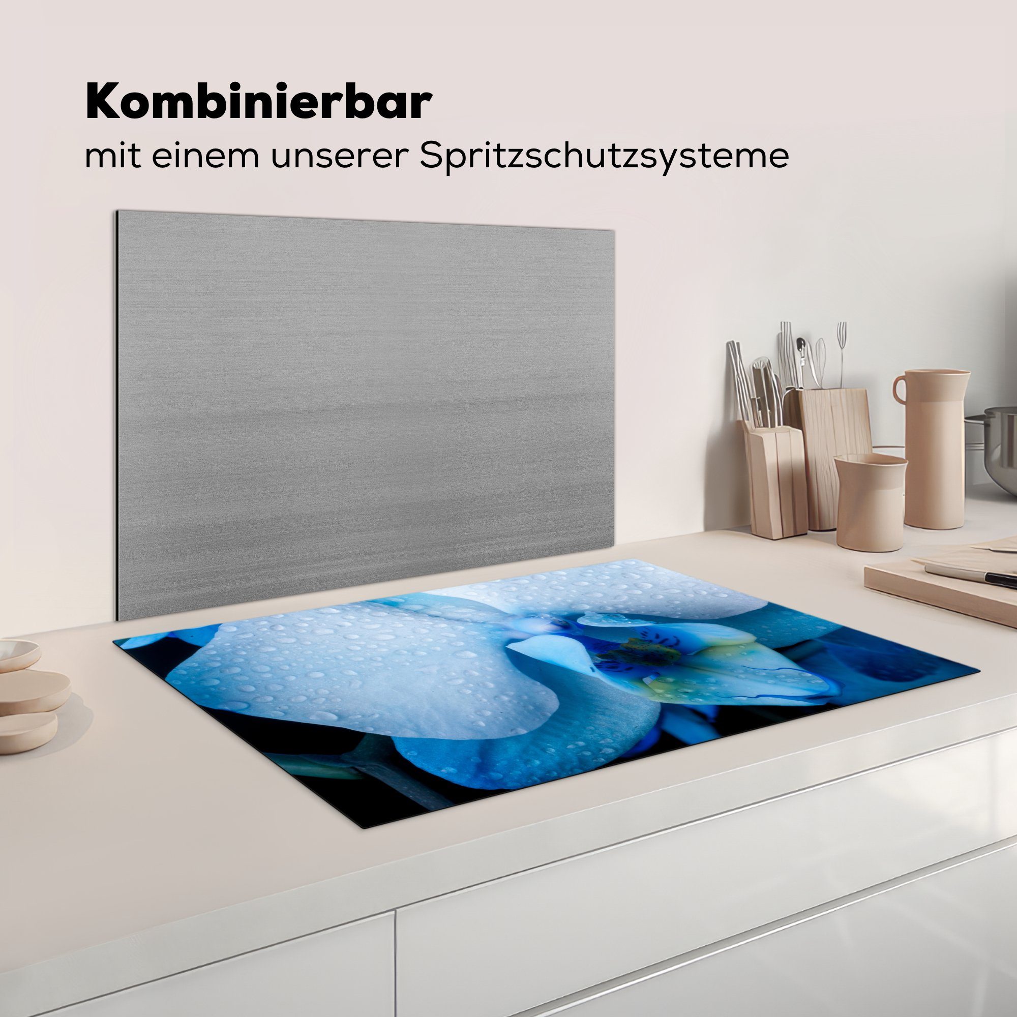 tlg), Induktionskochfeld einer (1 die Vinyl, mit cm, küche, Blättern, für Ceranfeldabdeckung hellen MuchoWow 81x52 Nahaufnahme Herdblende-/Abdeckplatte blauen Schutz Orchidee