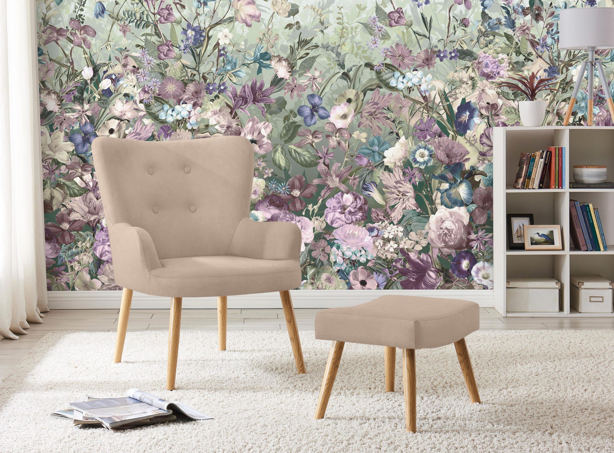 loft24 Sessel Cora - Relaxsessel, Fernsehsessel mit Hocker, Armlehnsessel (2-tlg. Set, 2-St., Sessel mit Hocker), Beine in Holzoptik, gepolstert, Knopfheftung, modern