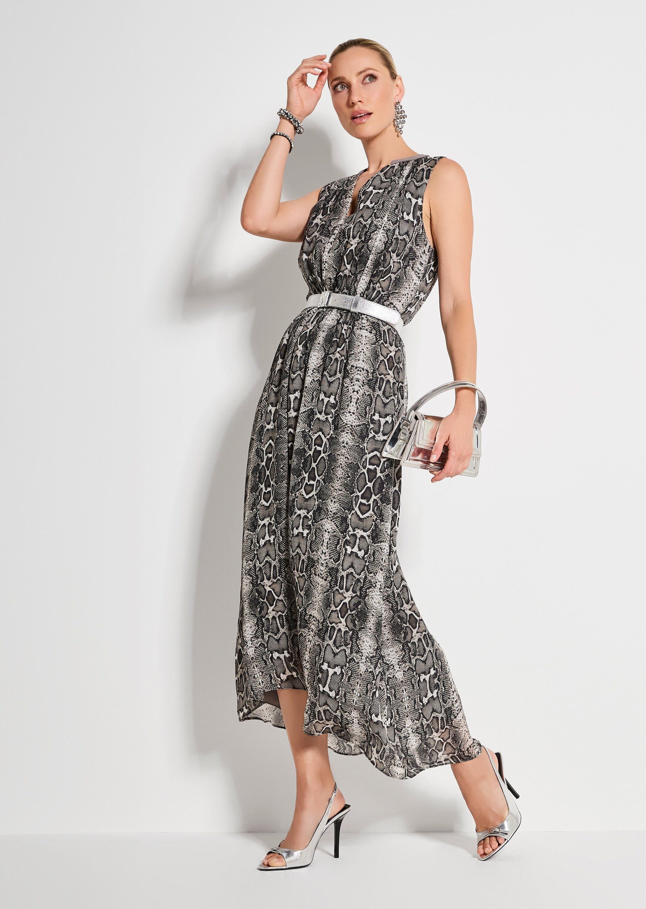 MADELEINE Maxikleid Sommerkleid mit Schlangenmuster Midikleid mit Rundhals mit V-Ausschnitt, Wadenlänge und ohne Arm