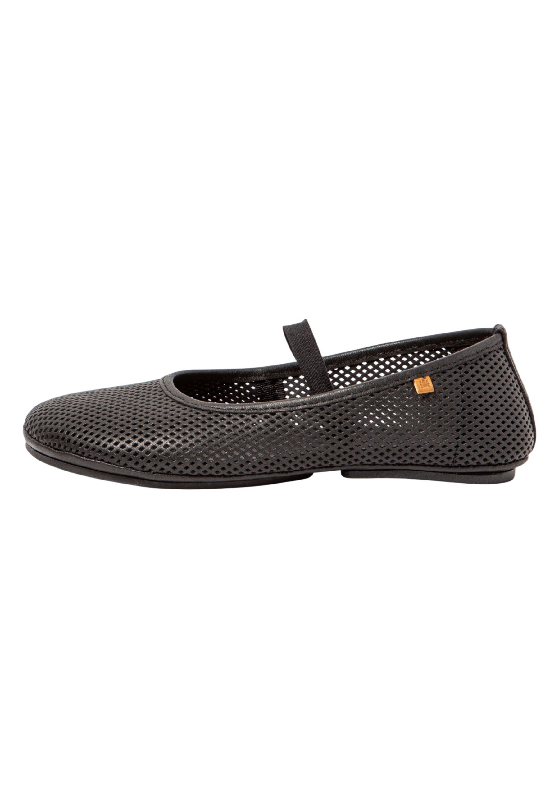 El Naturalista N5820R Essence Black Ballerina