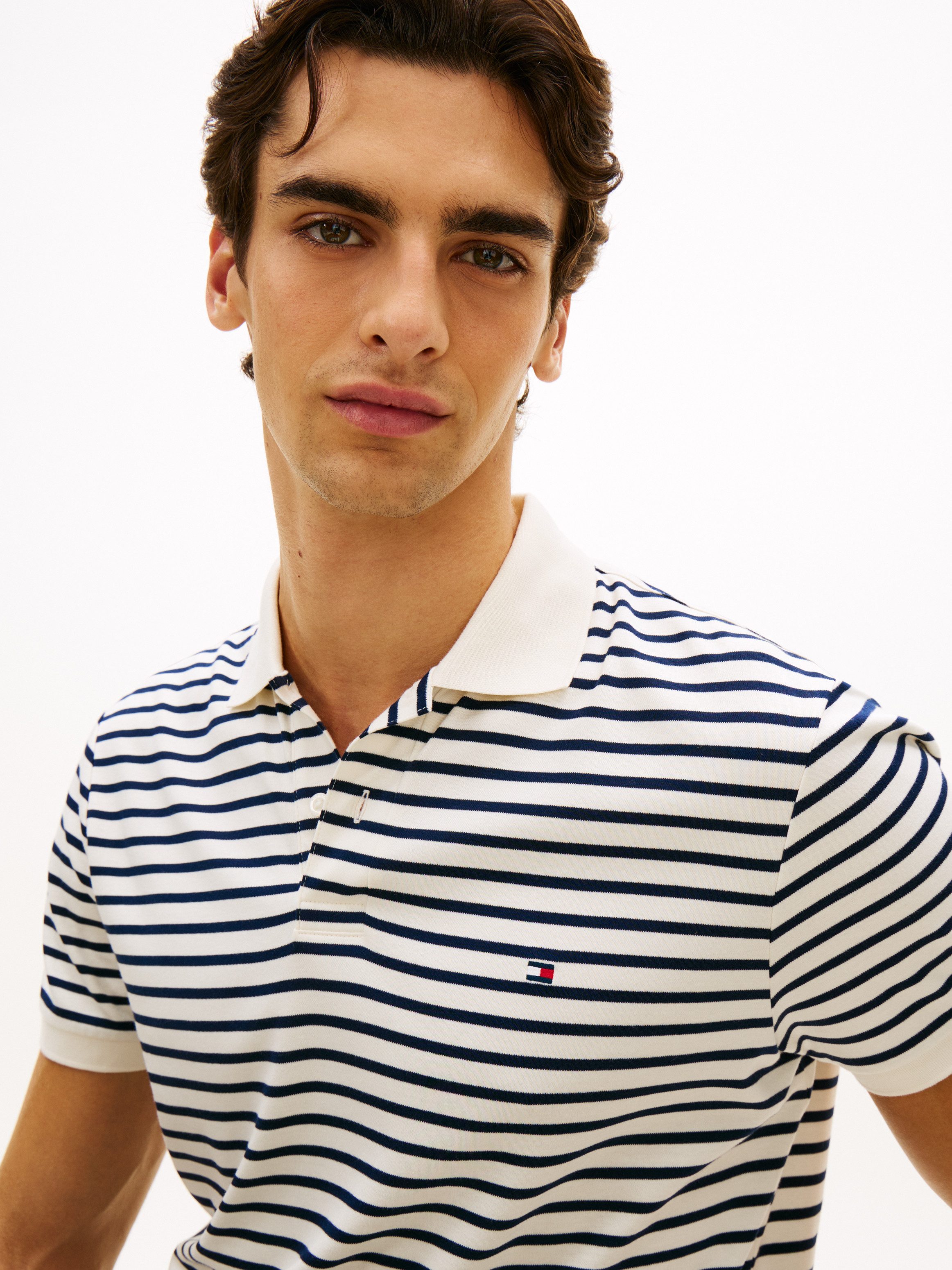 Tommy Hilfiger Poloshirt LIQUID COTTON REGULAR SEASONAL mit Logostickerei