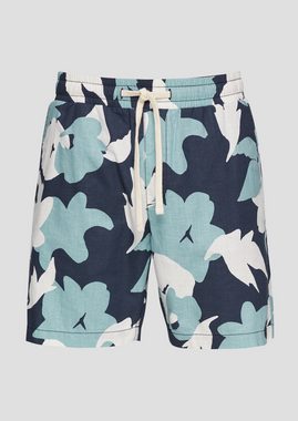 QS Hose & Shorts Shorts mit All-over-Print und elastischem Bund Durchzugkordel