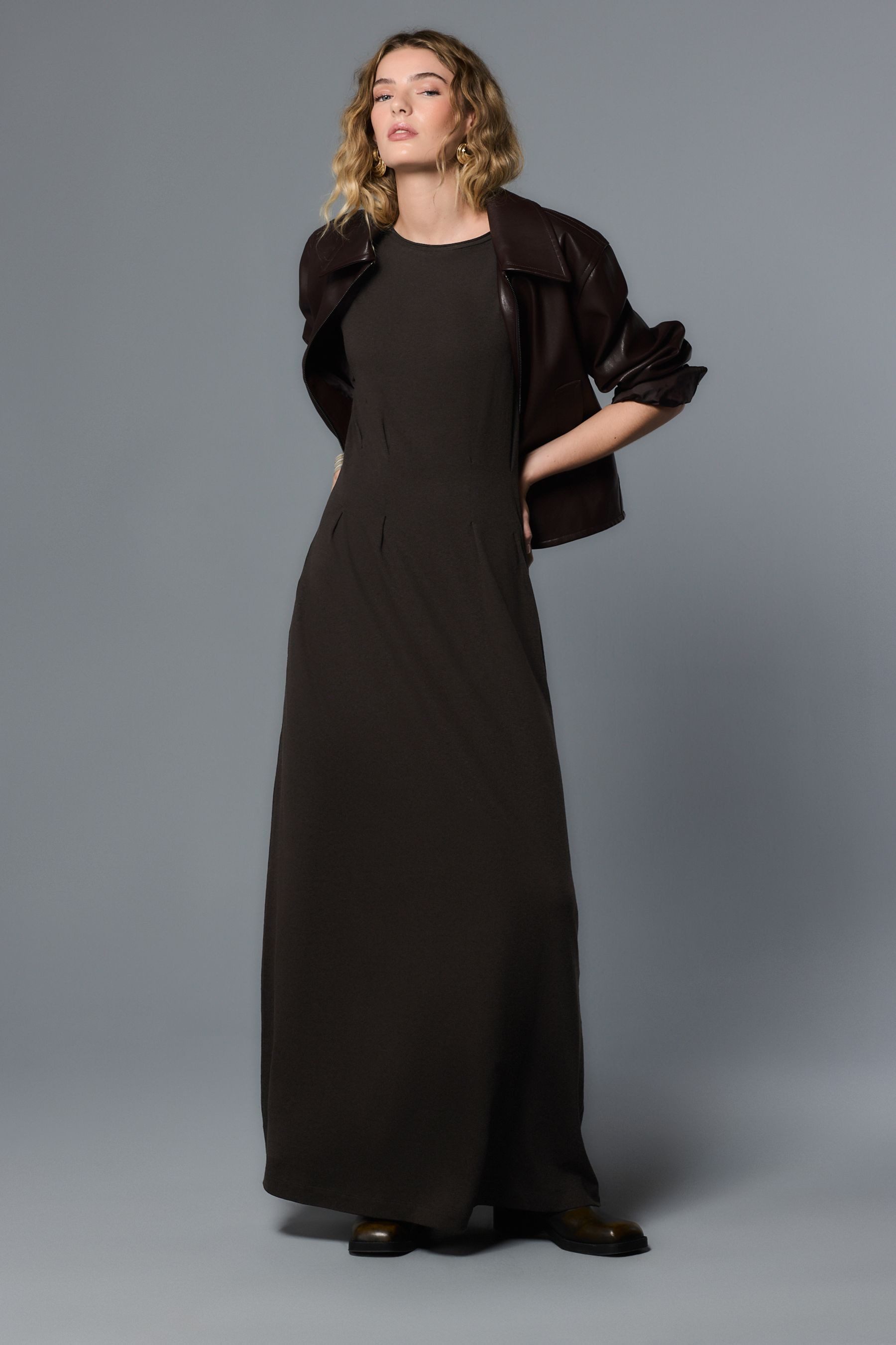 Next Midikleid Kurzärmeliges Midikleid mit Bindegürtel, Rollrand (1-tlg)