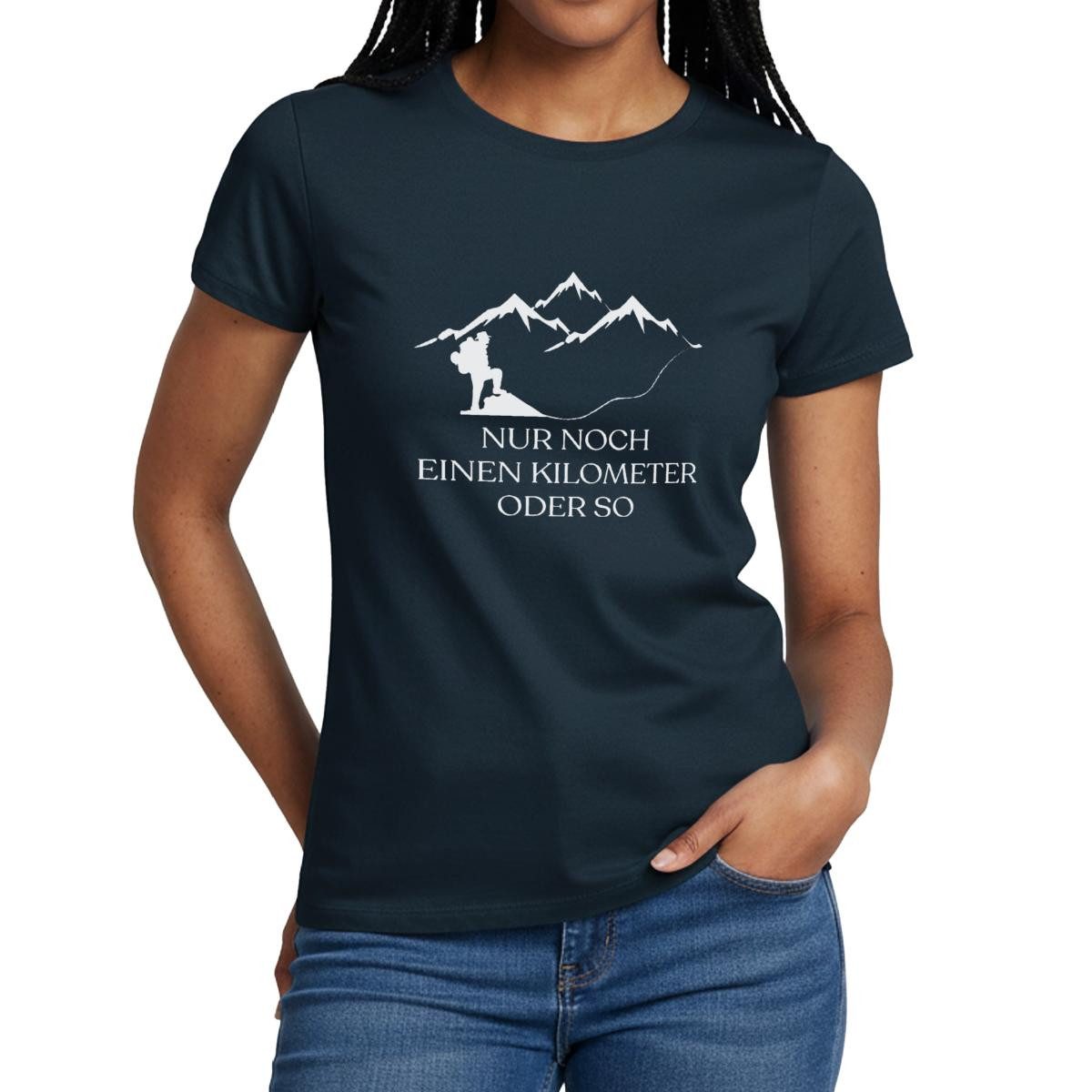 Spreadshirt T-Shirt Nur Noch Einen Kilometer Oder So, Wandern Frauen T-Shirt (1-tlg) Slim Fit, fällt klein aus