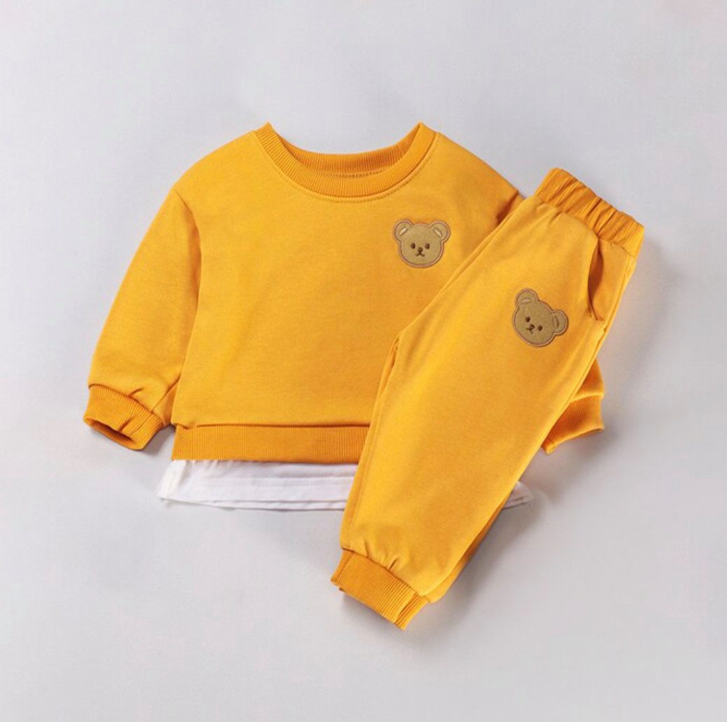 Langarmshirt & Hose Gemütliches Kinder Outfitset Sweatshirt und Jogger senfgelb