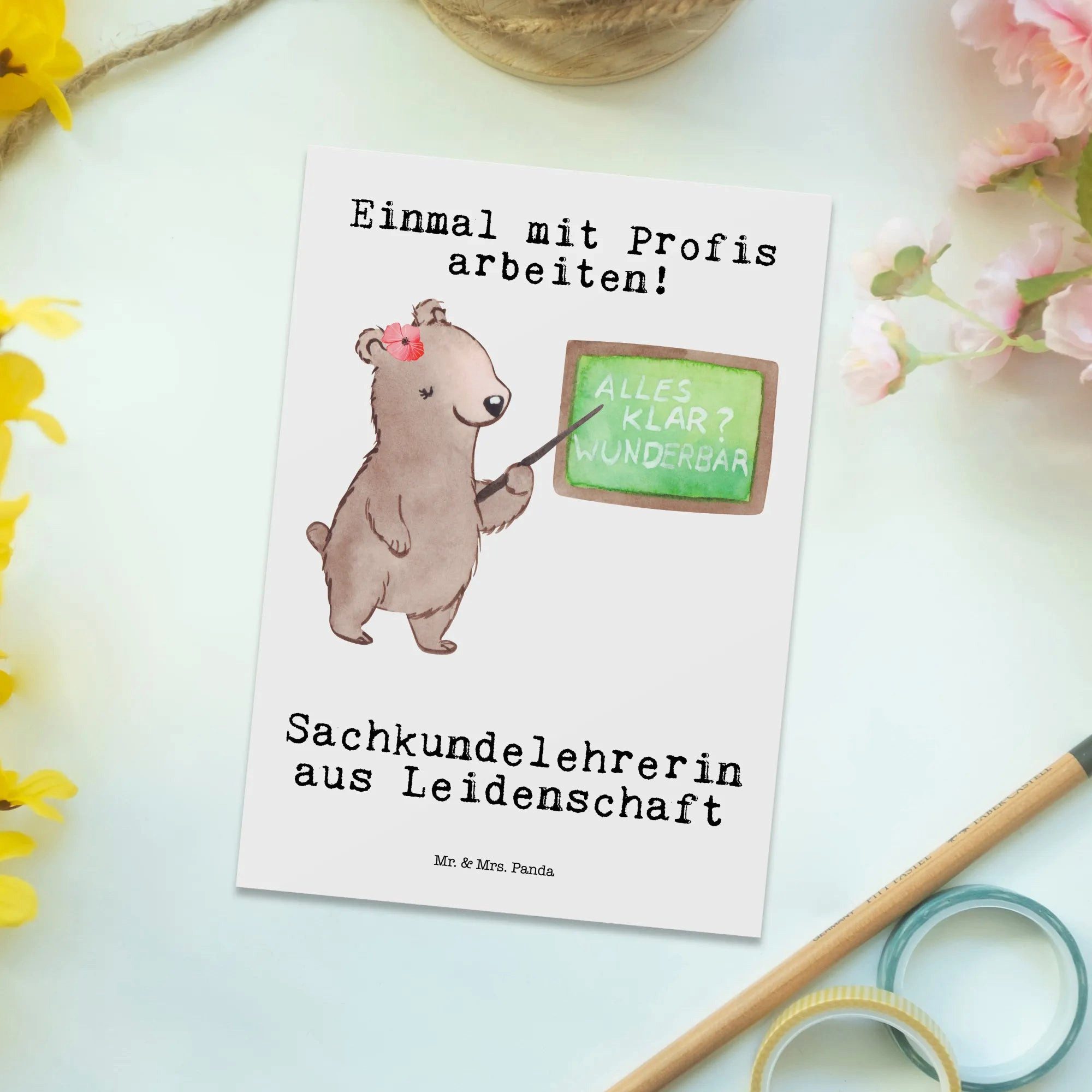 Thumbnail - Mr. & Mrs. Panda Postkarte Sachkundelehrerin Leidenschaft - Weiß - Geschenk, Kollege, Einladung, Liebevolles Design