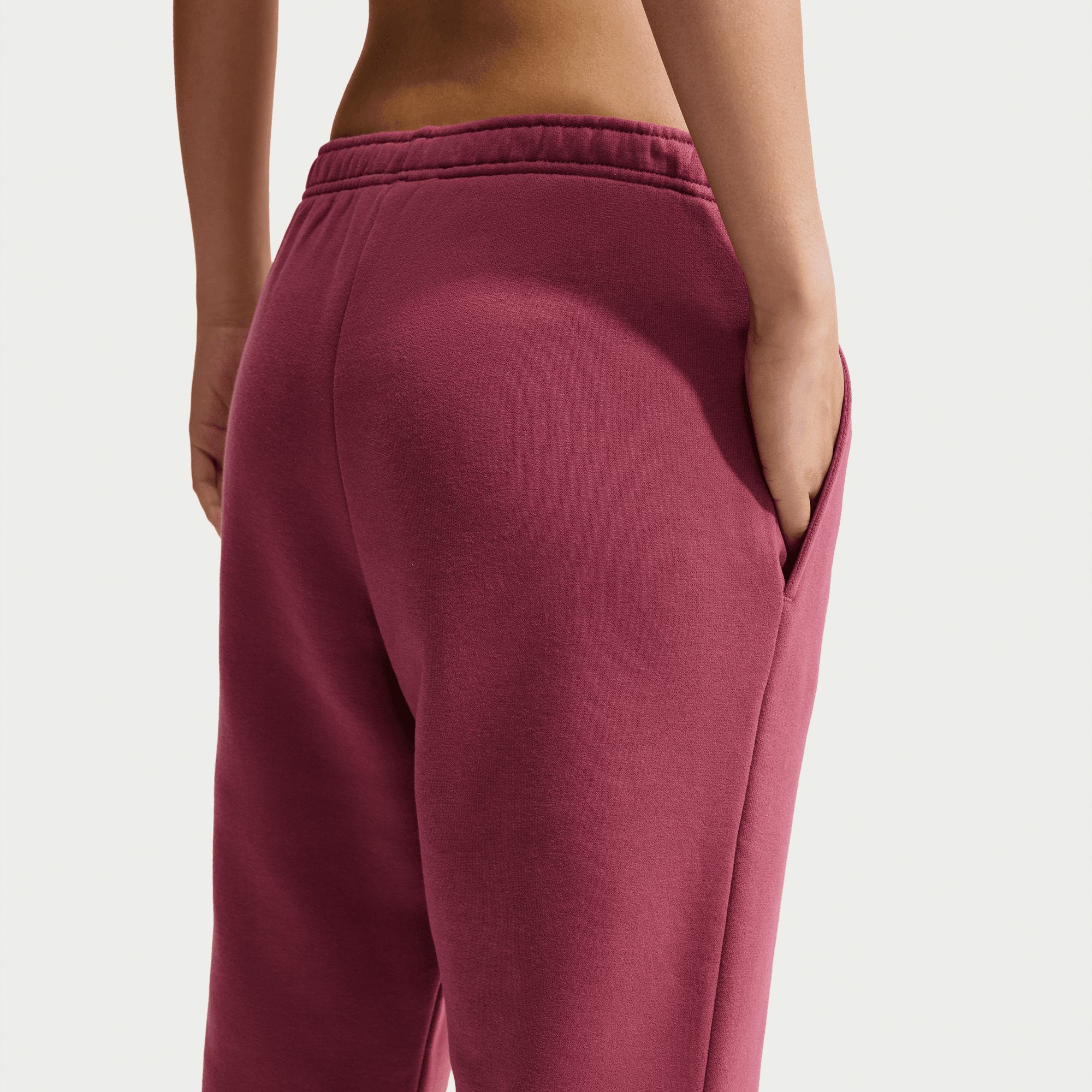 Nike Sportswear Jogginghose W NK STDO FLC MW MR STD CF PNT mit sportlichem Look, aus weicher Sweatware, normal-weite Form