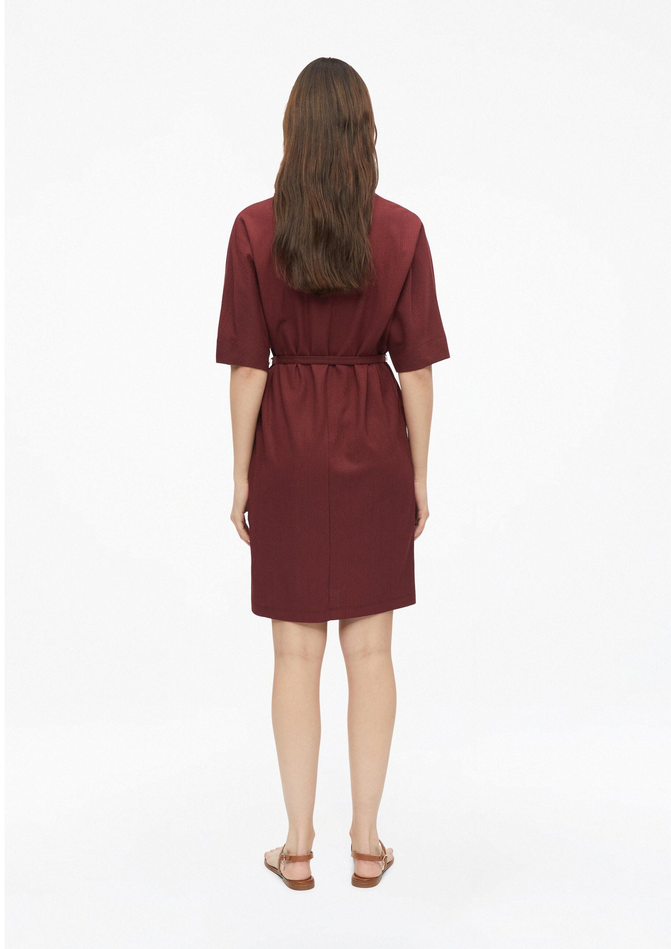 s.Oliver Midikleid Kleid Strukturiertes Jersey-Kleid mit Gürtel und Knopfleiste