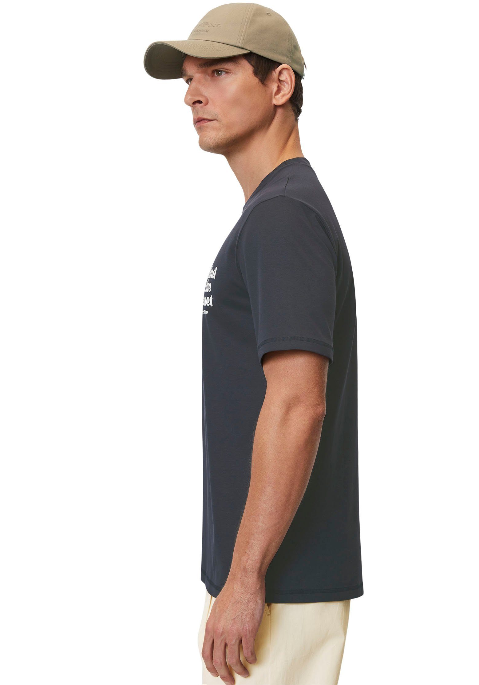 T-Shirt in Marc O'Polo Statement-Print mit Brusthöhe dunkelblau