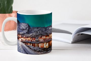 MuchoWow Tasse Nordlicht - Island - Schnee - Dorf - Grün - Berge, Keramik, Kaffeetassen, Teetasse, Becher, Teetasse, Geschenk