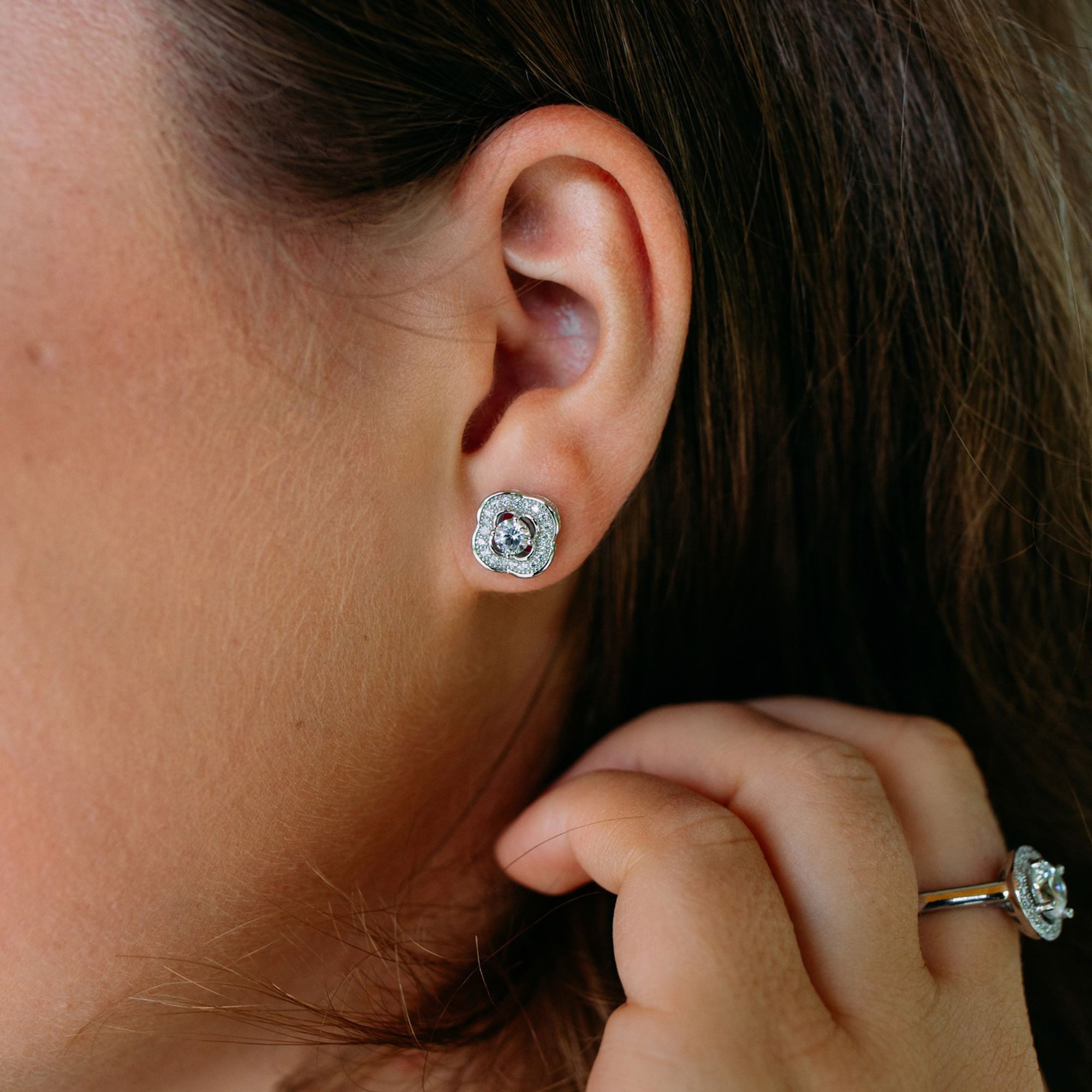Julie Julsen Paar Ohrstecker 925 Silber rhodiniert Blüte Zirkonia