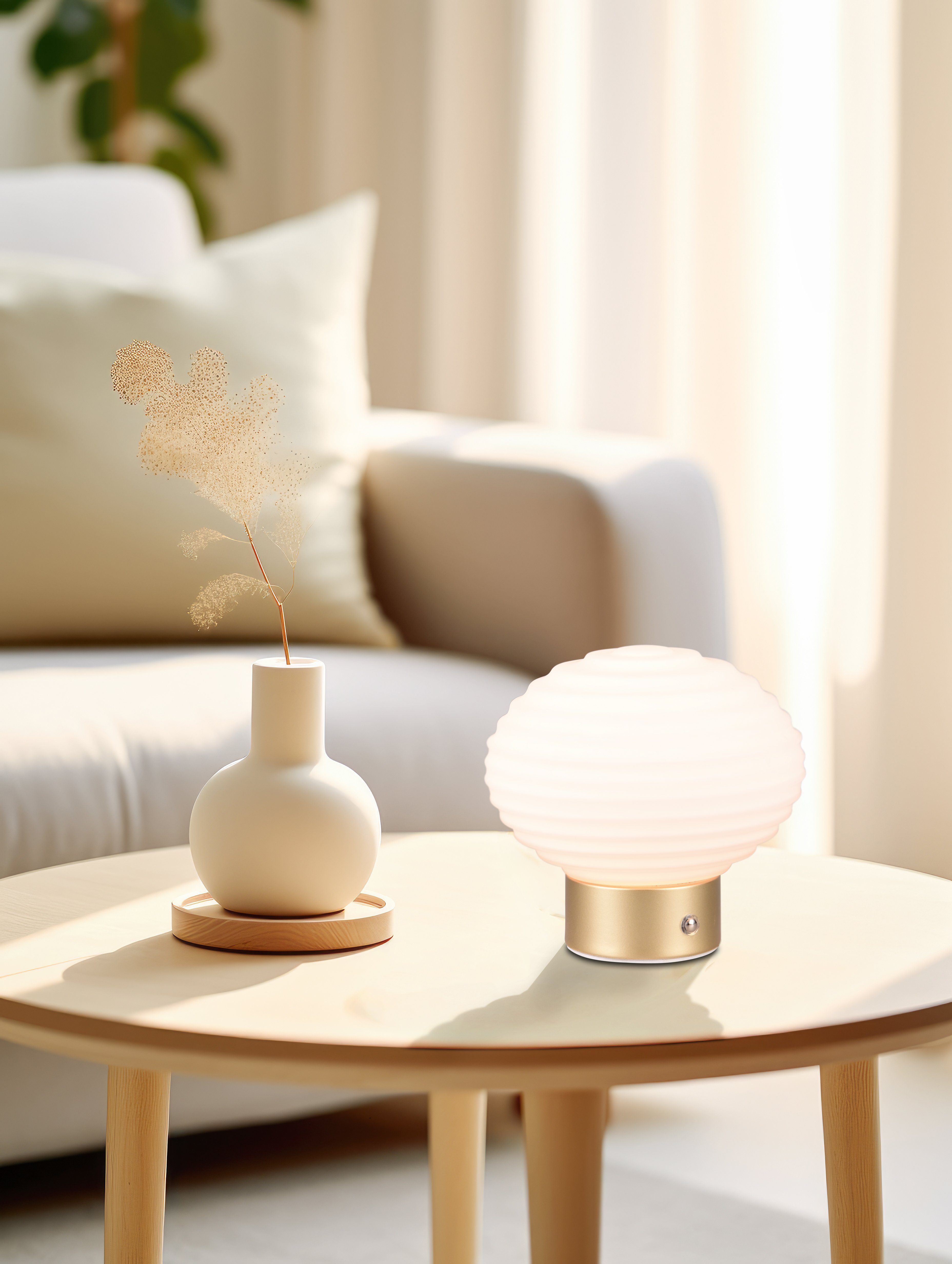 LED-Akku-Tischlampe Earl, messing/opal, Höhe 14,5 cm, Glas günstig online kaufen