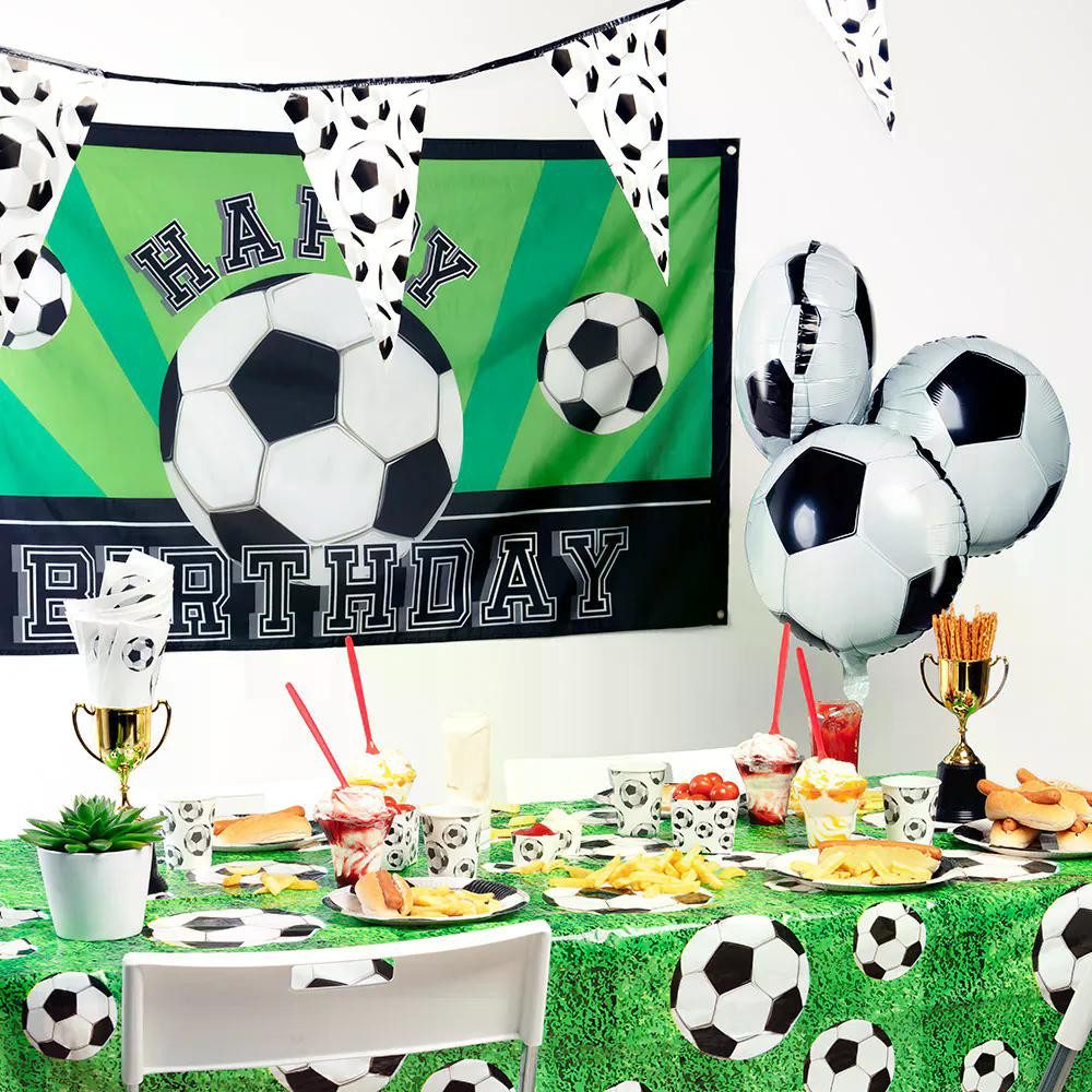 Boland Tischdecke PE Tischdecke Football Fußball Partydeko grün mit Bällen 120x180 cm, Praktisch, wasserabweisend und abwischbar
