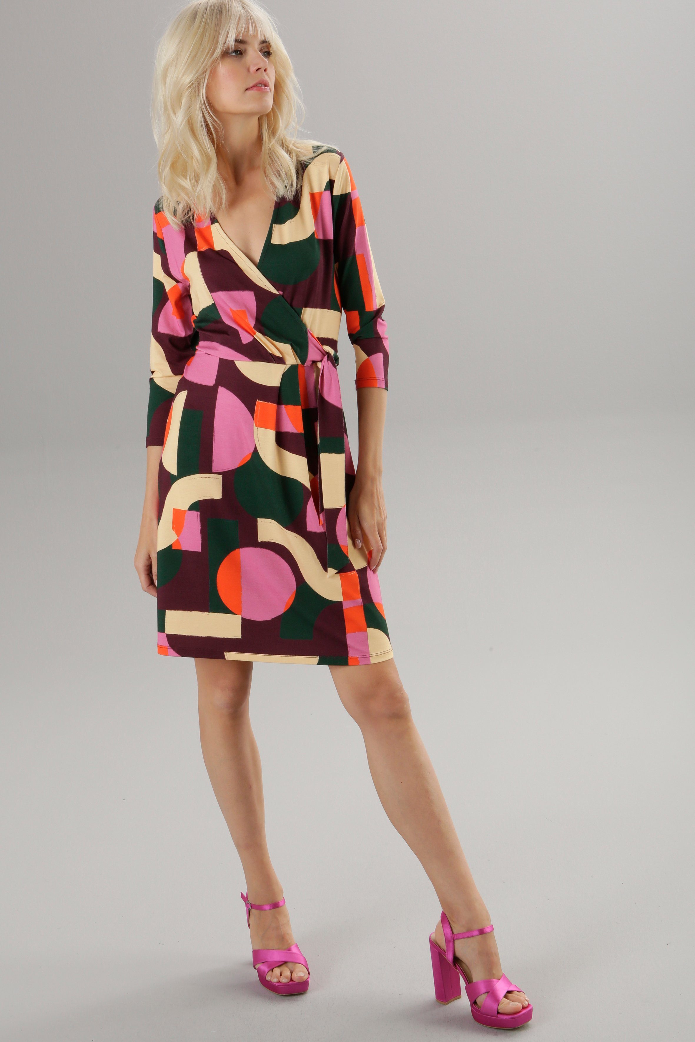 Aniston SELECTED Jerseykleid mit Ausschnitt Bindedetail und in Wickeloptik