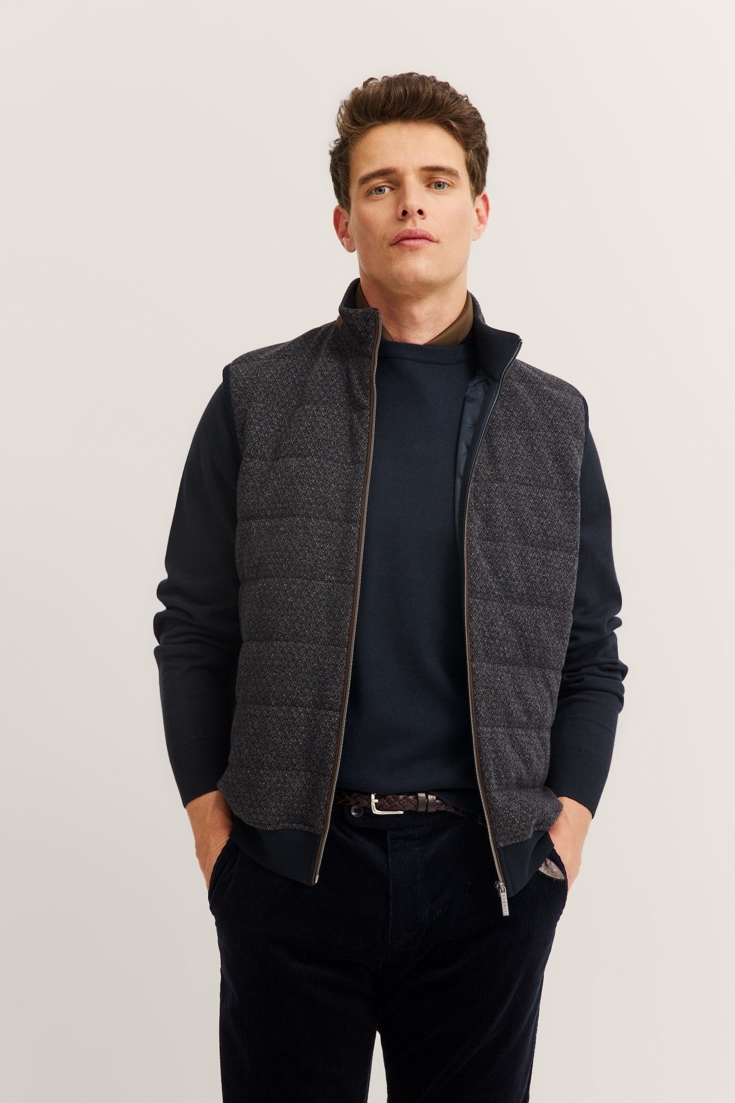 bugatti Sweatweste Regular Fit mit Stehkragen aus einem Baumwollmix