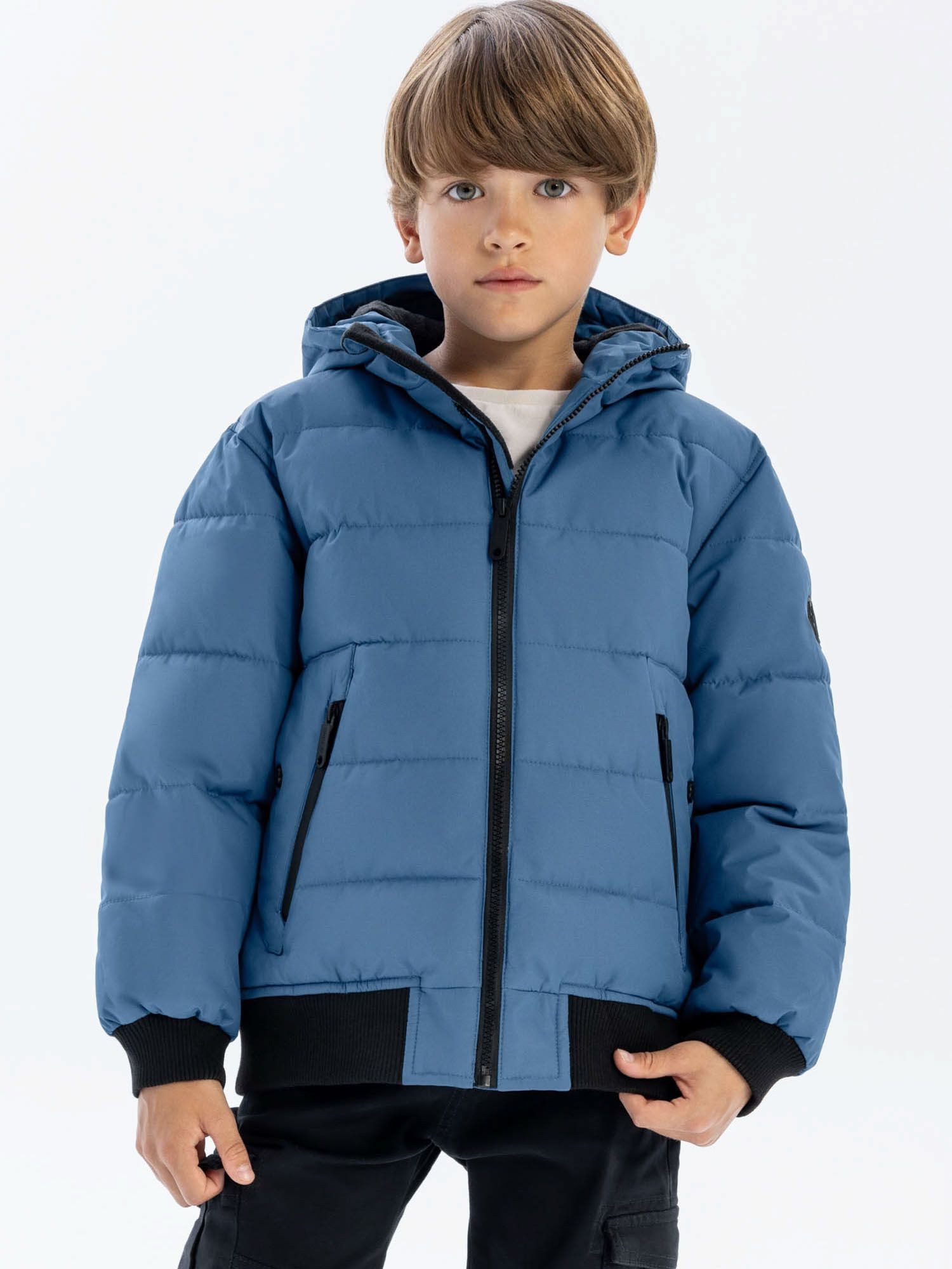 MINOTI Winterjacke Jungensteppjacke mit Reißverschlusstaschen und Kapuze klassische Jacke mit Kapuze, mit Kapuze