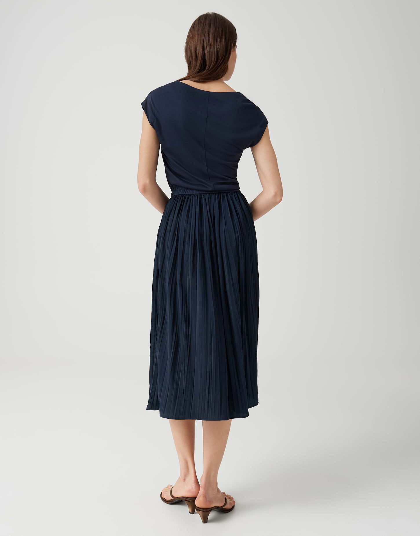 OPUS Midikleid mit fließender Silhouette Femininer Look mit eleganter Länge