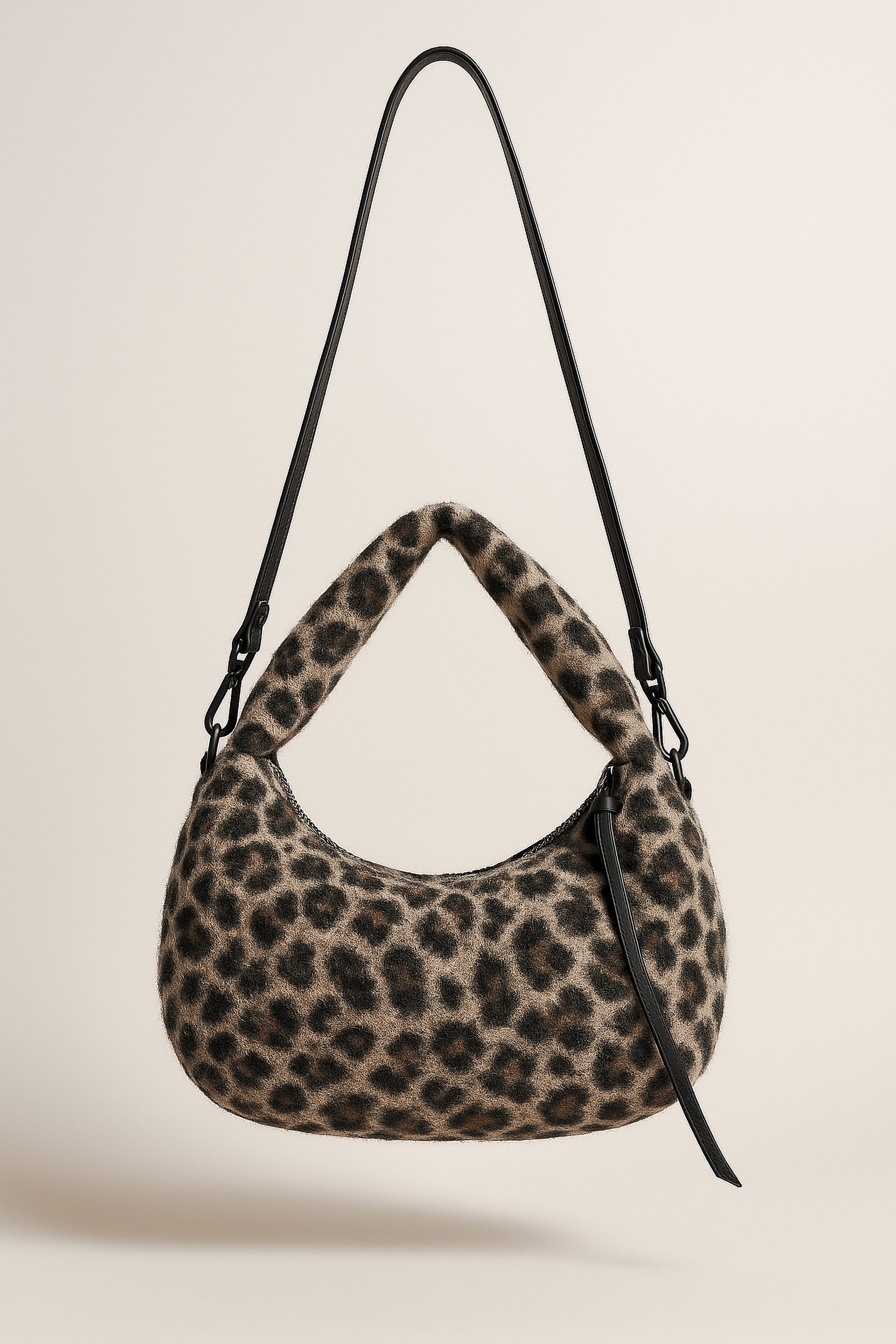 COLLEZIONE ALESSANDRO Schultertasche Leo Kuschel, Leotasche aus Teddymaterial