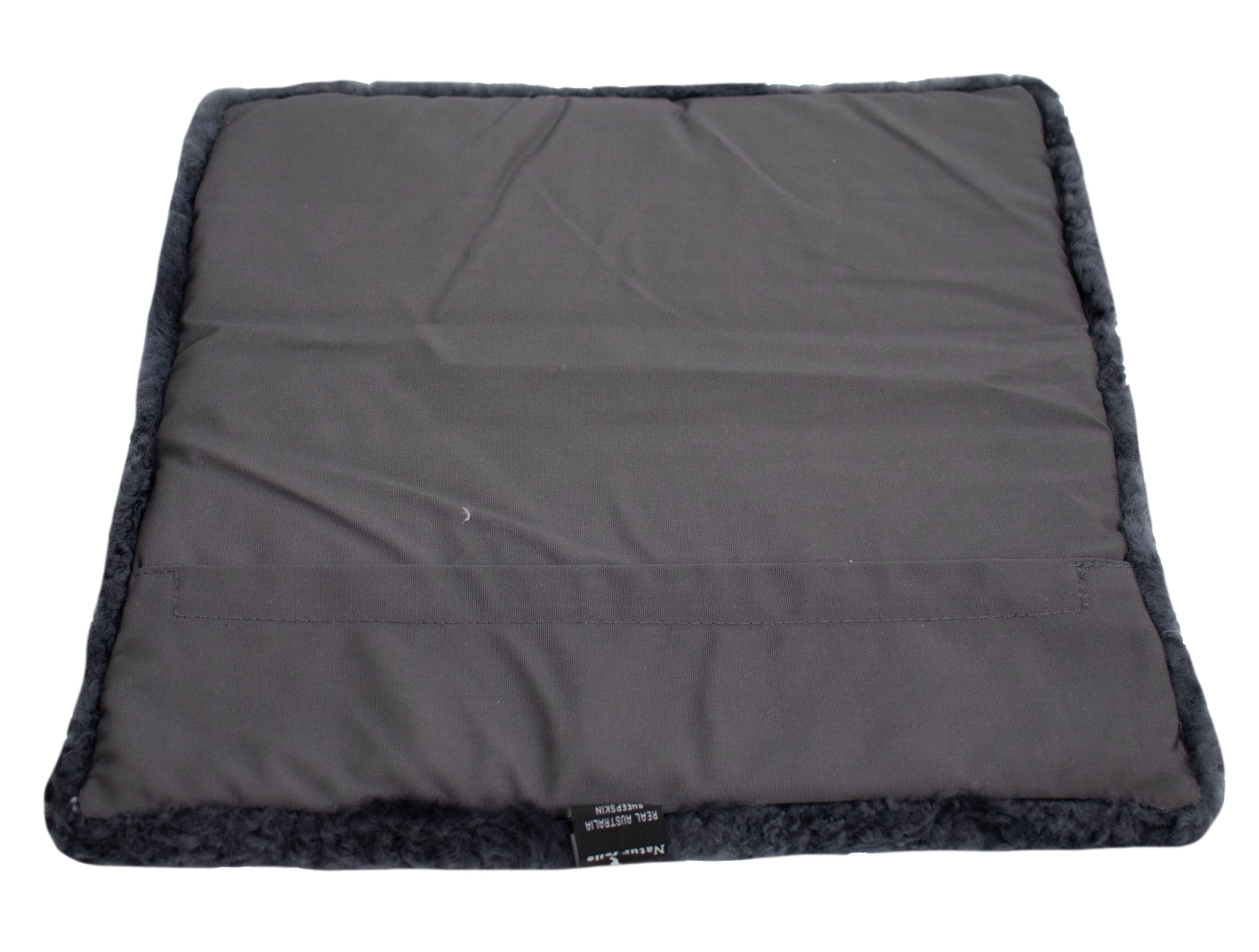 Reissner Lammfelle Sitzkissen Echtes Merino Lammfell mit Schaumstoffeinlage – Bild 2 von 4
