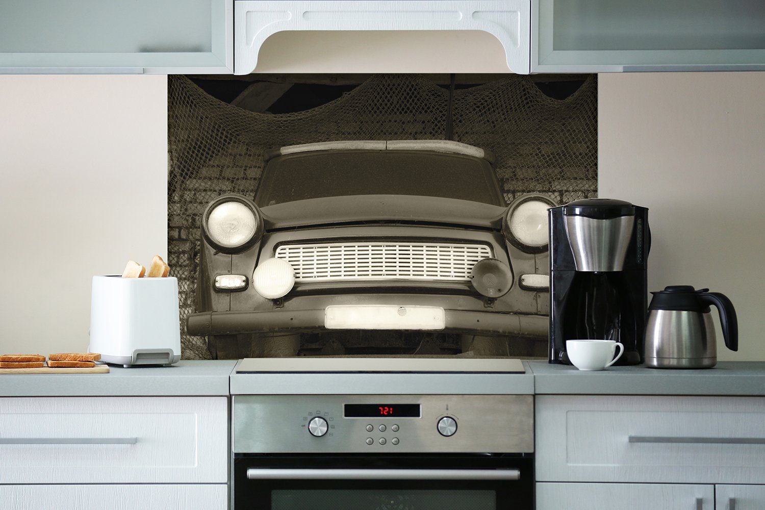 Frontansicht Küchenrückwand (1-tlg) in Alter - Trabbi Scheinwerfer, schwarz-weiß Wallario