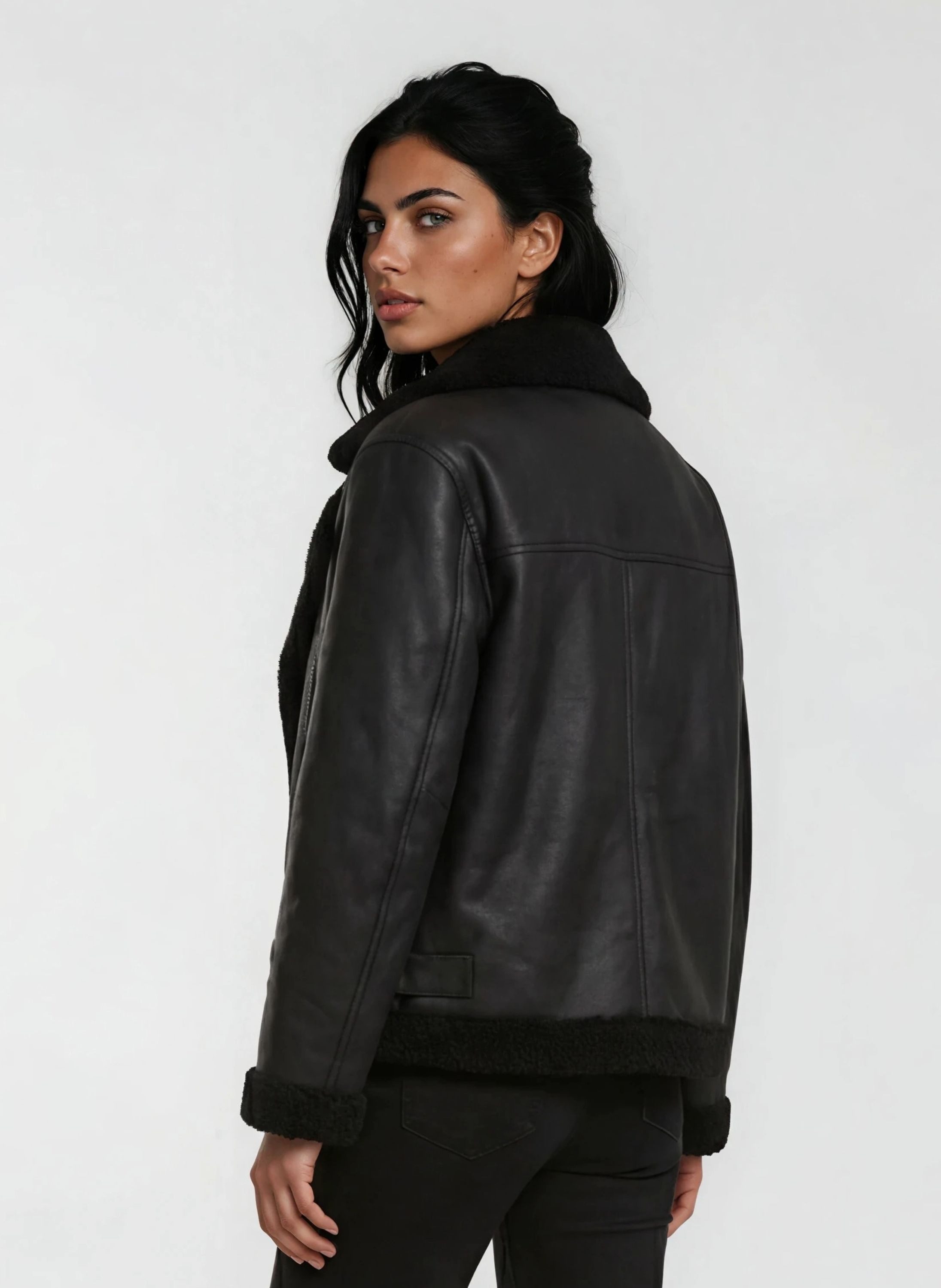 trueprodigy Lederjacke Alma Asymmetrischer Reißverschluss mit diversen Teddy-Besatz