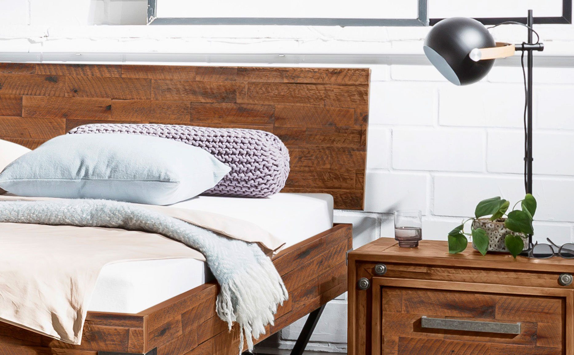 HASENA Bettgestell Ezzo, Akazie massiv, mit Massivholzkopfteil, zwei verschiedene Liegehöhen