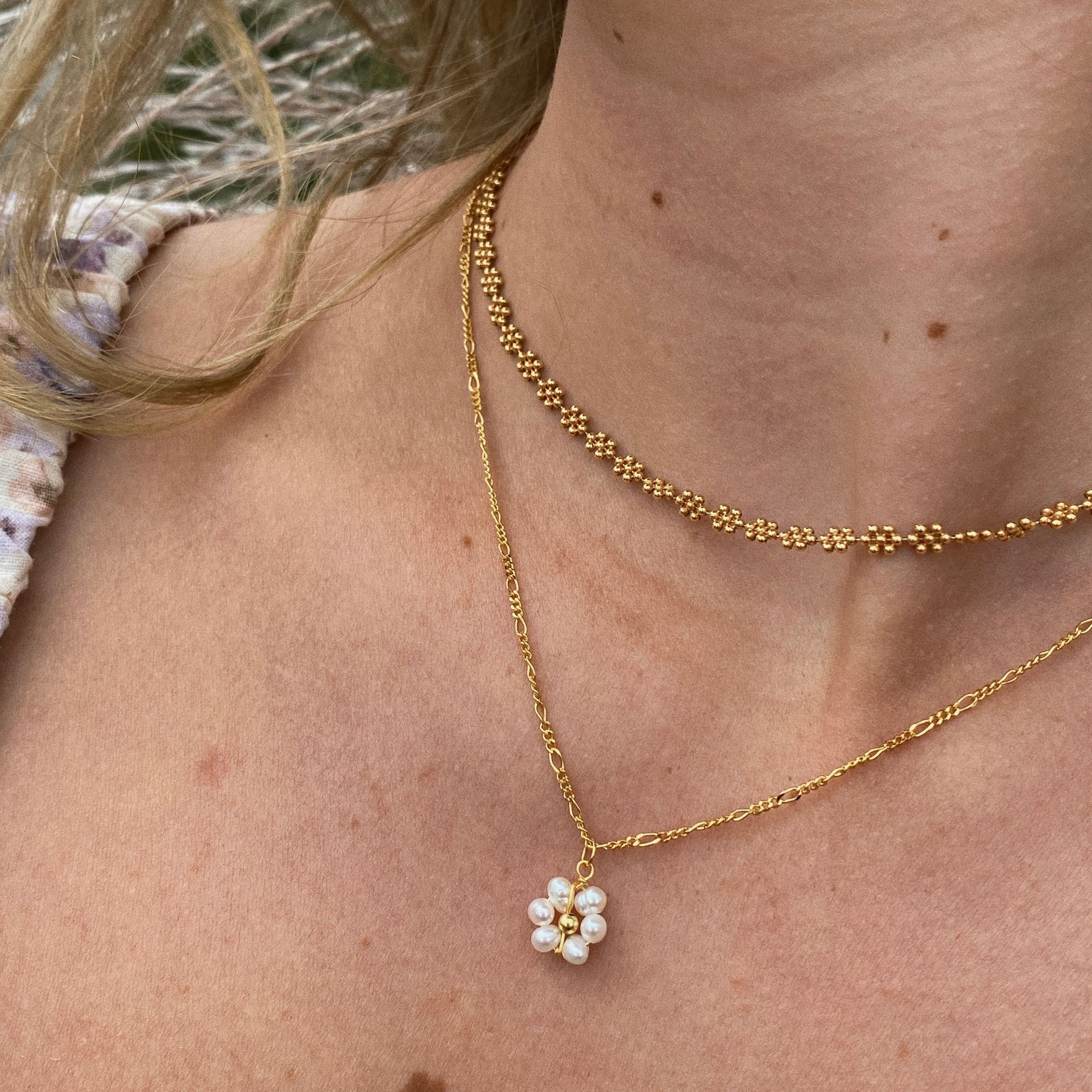 Brandlinger Kette mit Anhänger Halskette Kailua, Kette mit Blüte aus Süßwasserperlen, Silber 925 verg