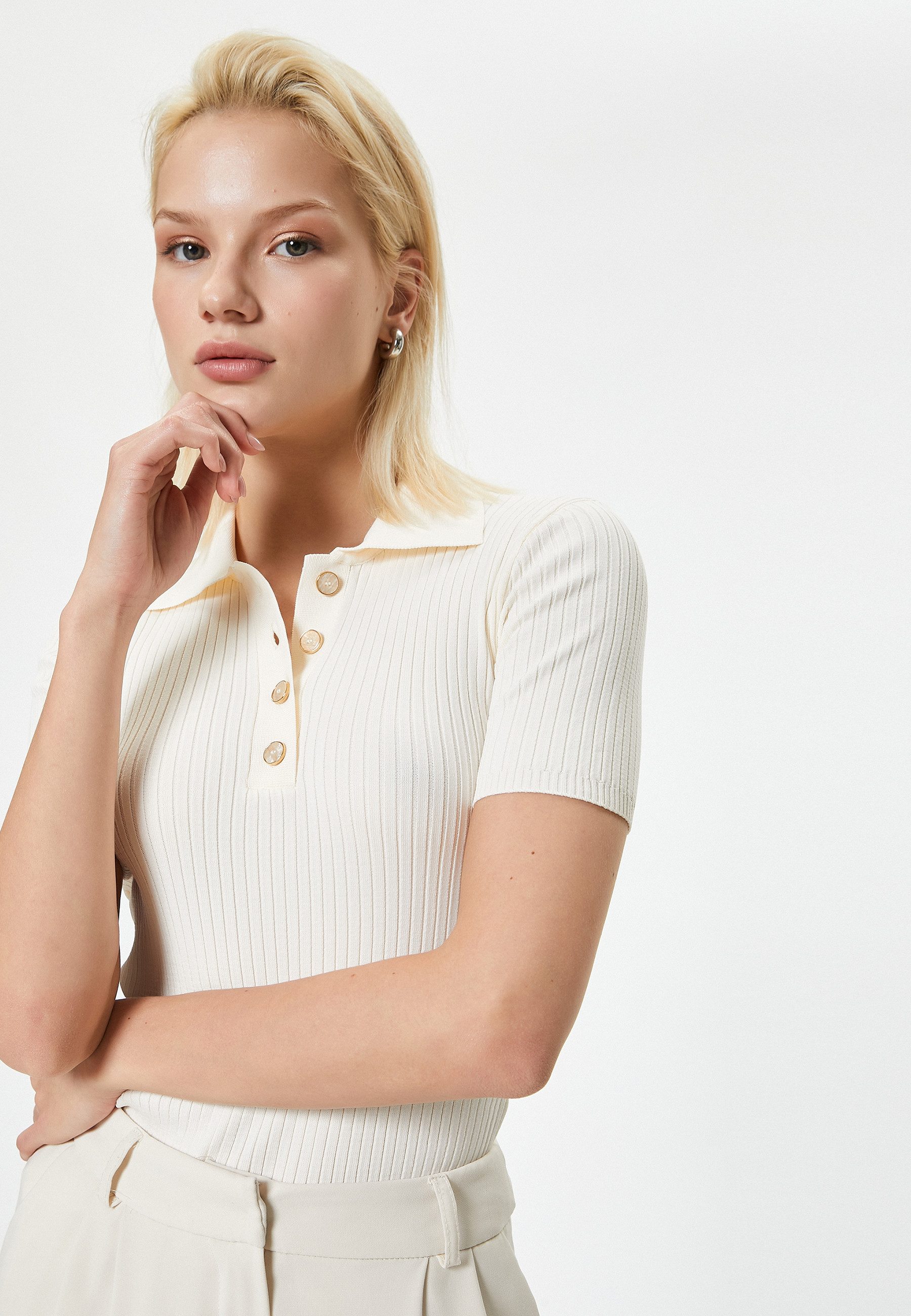 Kurzarmpullover Polokragen Mit Knöpfen