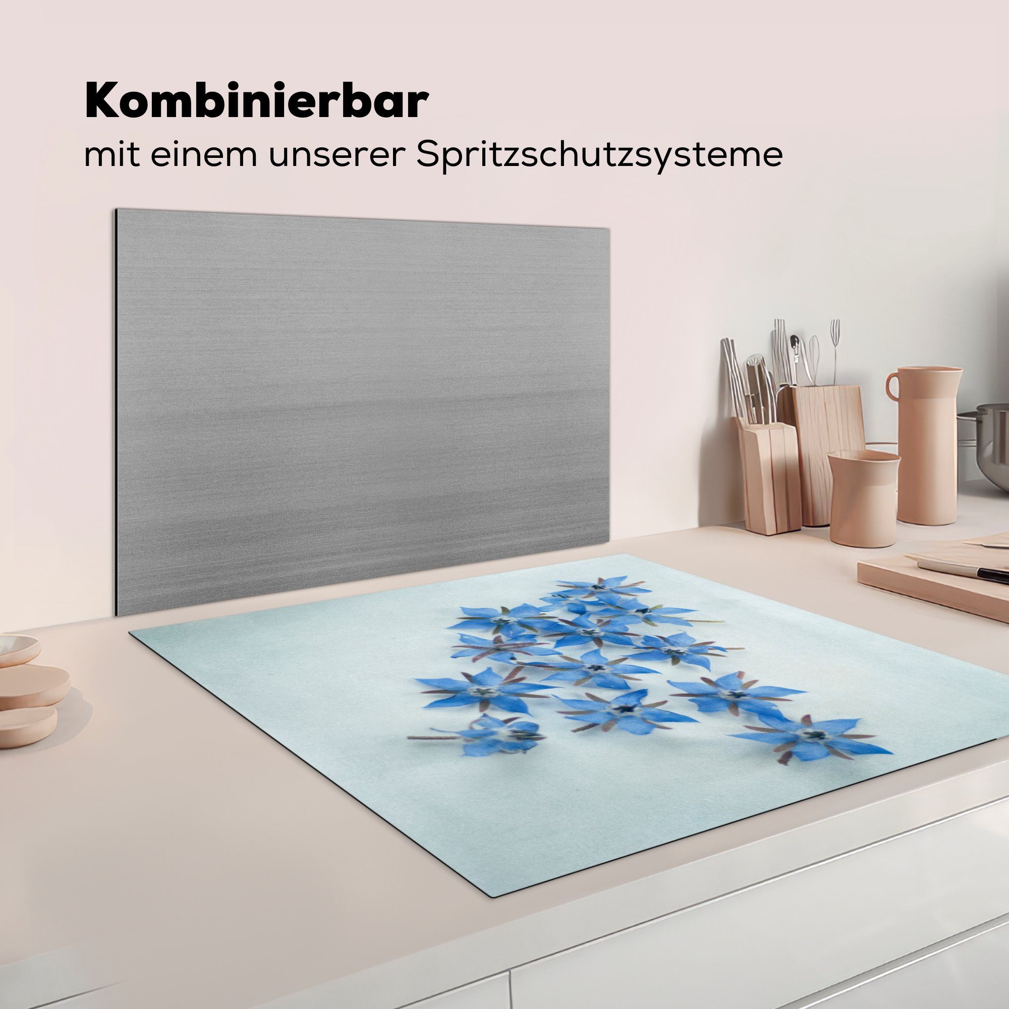 Herdblende-/Abdeckplatte Borretschblüten 78x78 tlg), cm, Blaue auf küche Hintergrund, Ceranfeldabdeckung, für Arbeitsplatte (1 MuchoWow hellblauem Vinyl,